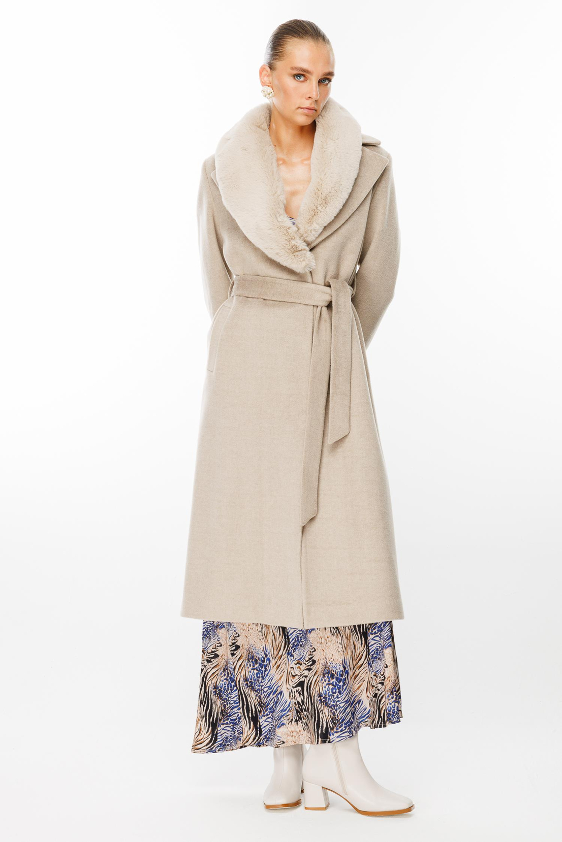 Yaka Kürk Detaylı Bel Kuşaklı Kaşe Kaban TAŞ