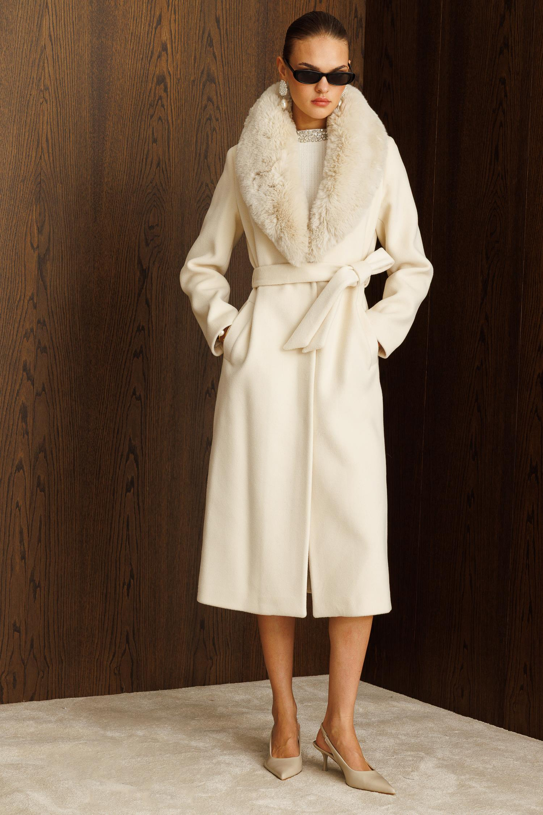 Yaka Kürk Detaylı Kaşe Kaban EKRU