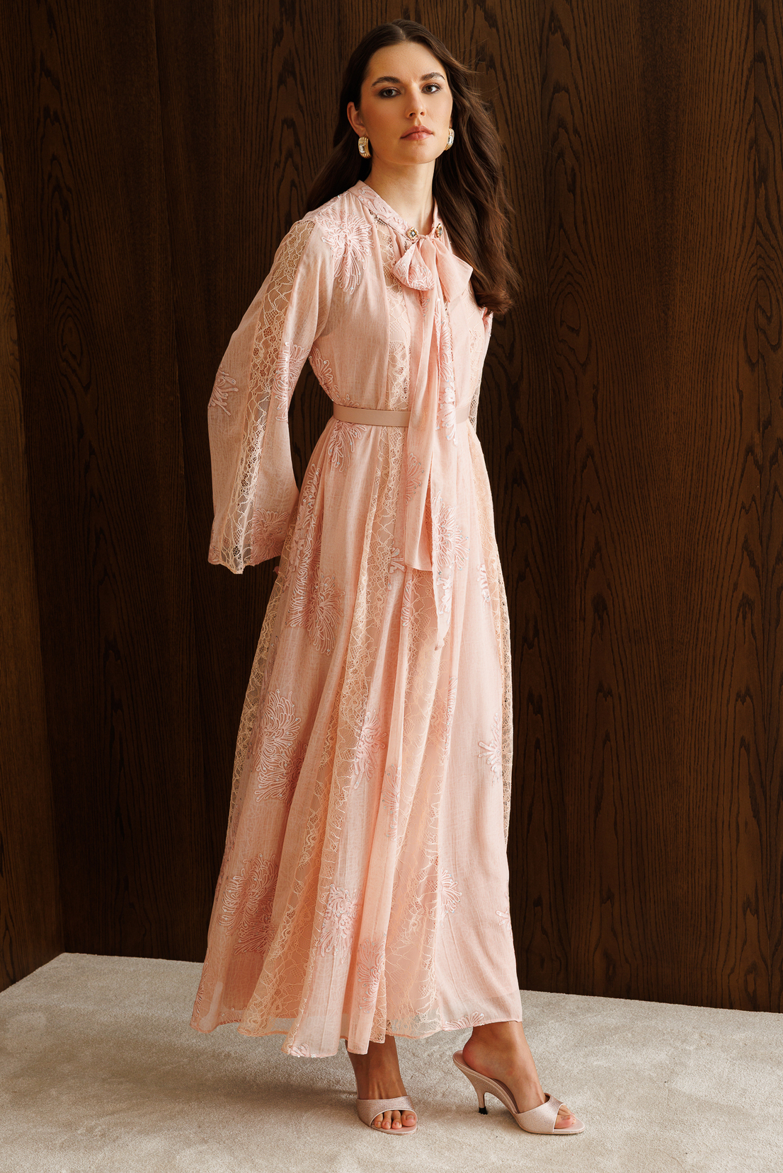 Yaka Şal Bağlama Detay Dantel Şeritli Maxi Boy Elbise PUDRA