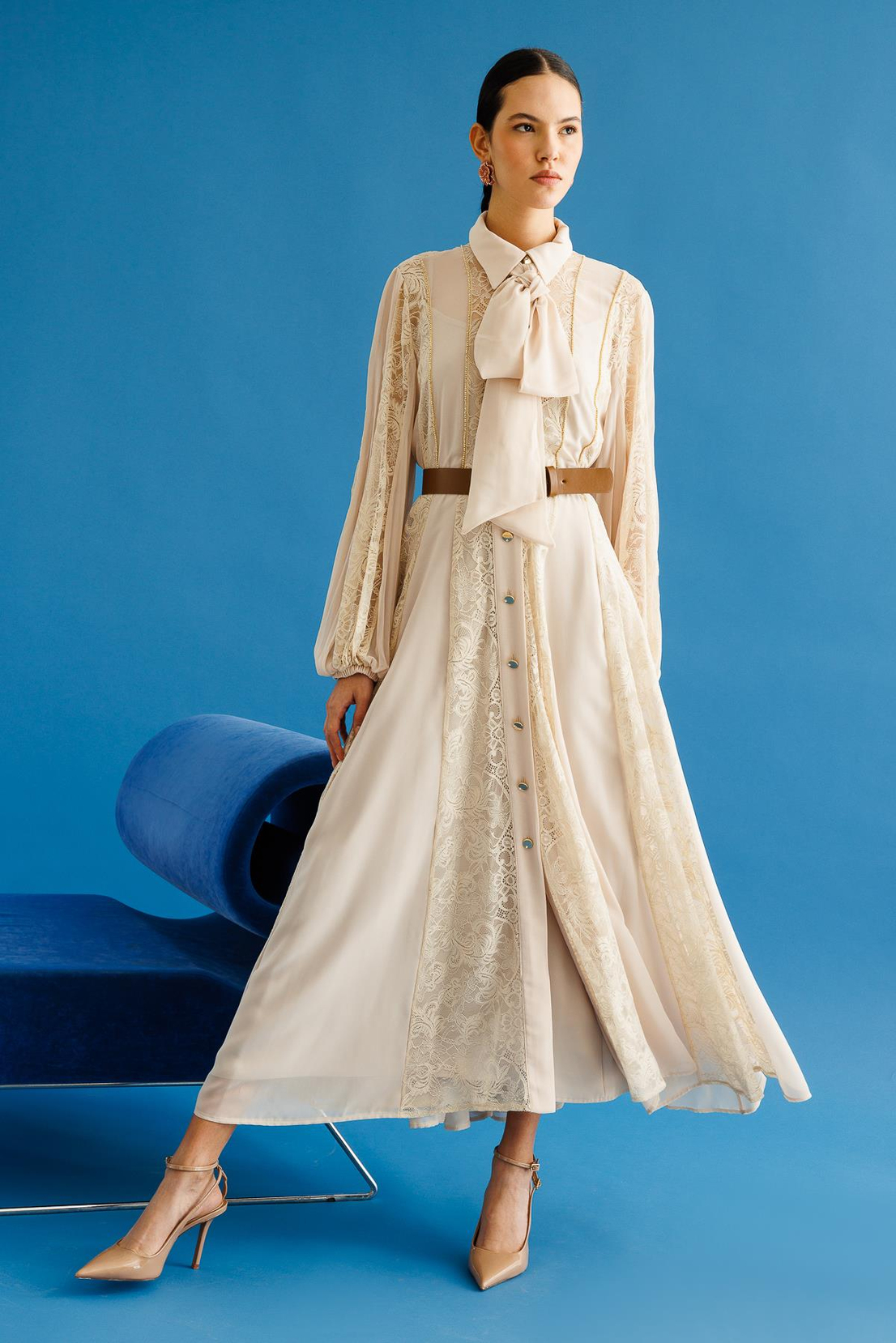 Yaka Şal Bağlamalı Şerit Dantel Maxi Boy Elbise BEJ