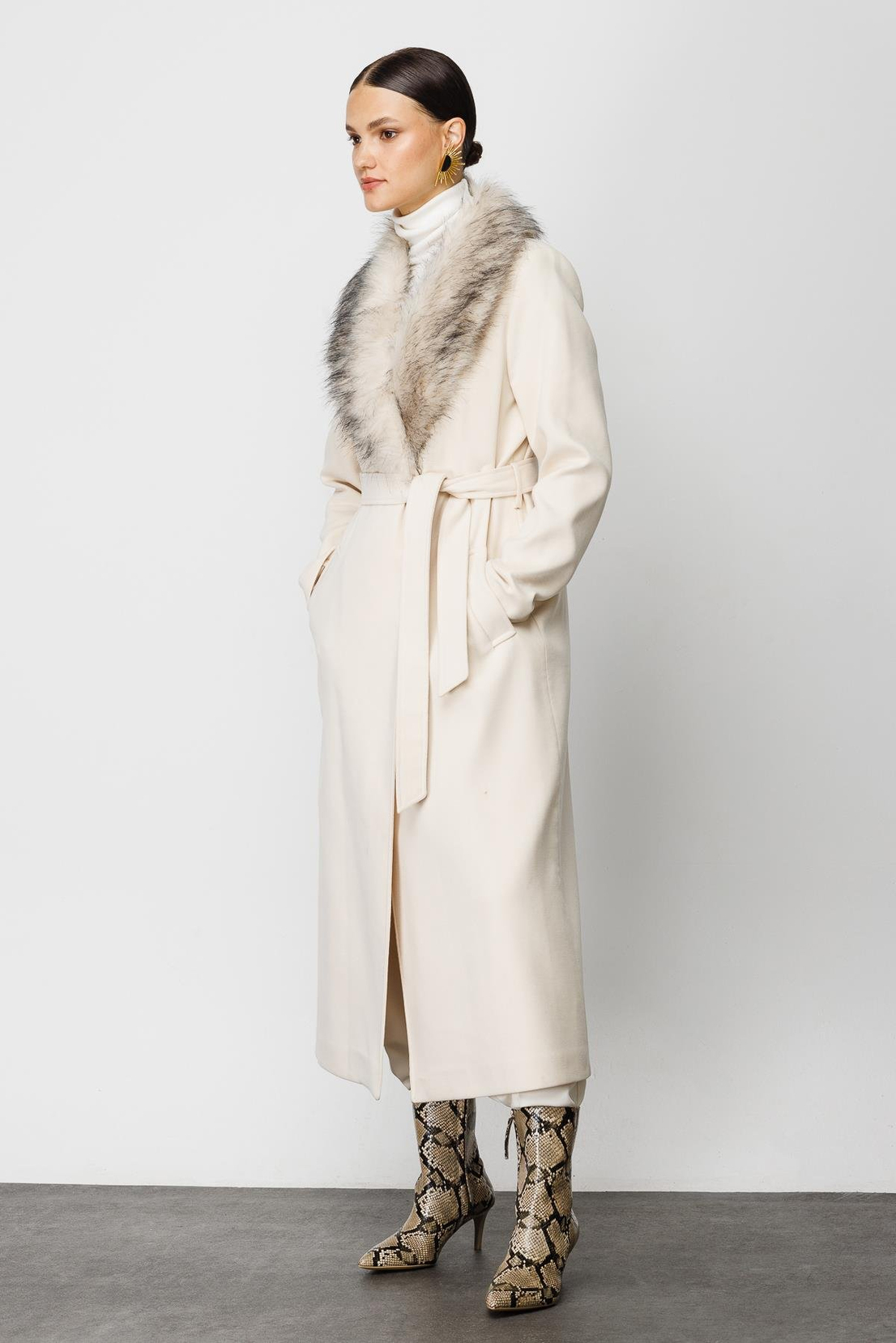 YAKASI KÜRKLÜ KAŞE KABAN EKRU