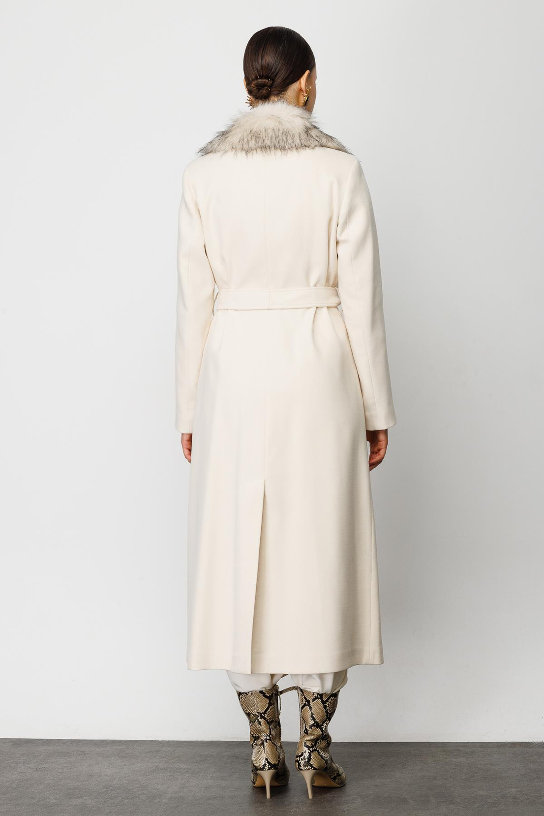 YAKASI KÜRKLÜ KAŞE KABAN EKRU