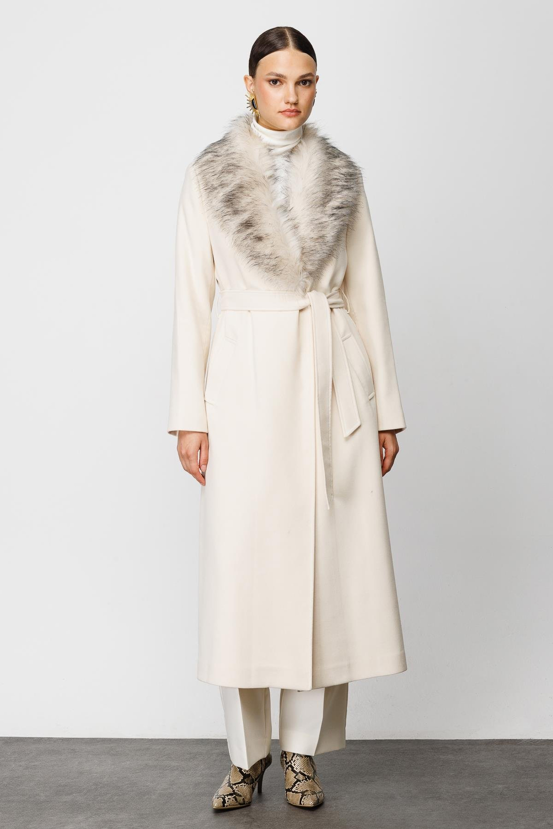 YAKASI KÜRKLÜ KAŞE KABAN EKRU