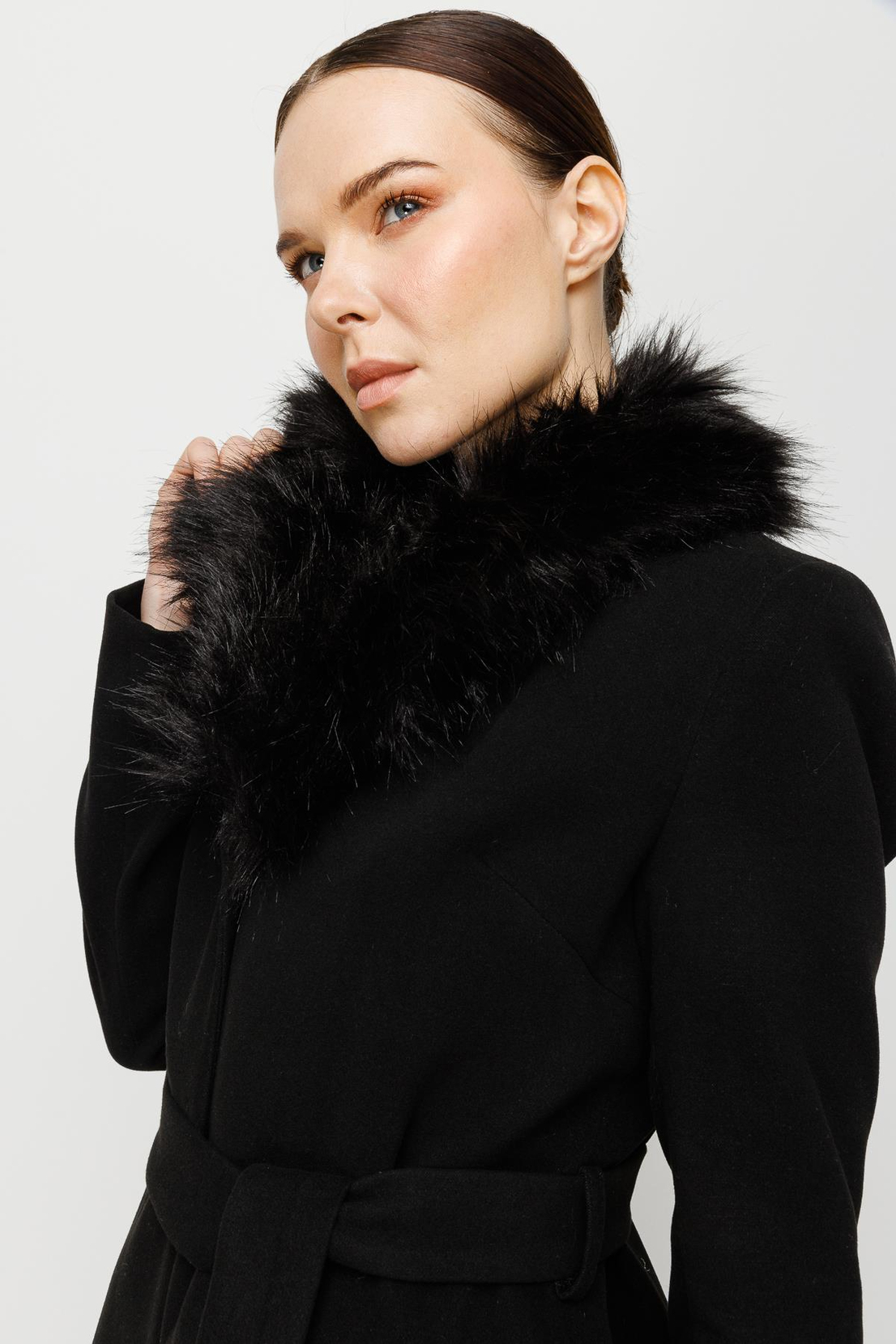 YAKASI KÜRKLÜ KAŞE KABAN SİYAH