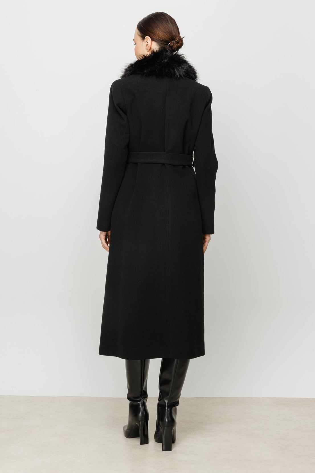 YAKASI KÜRKLÜ KAŞE KABAN SİYAH