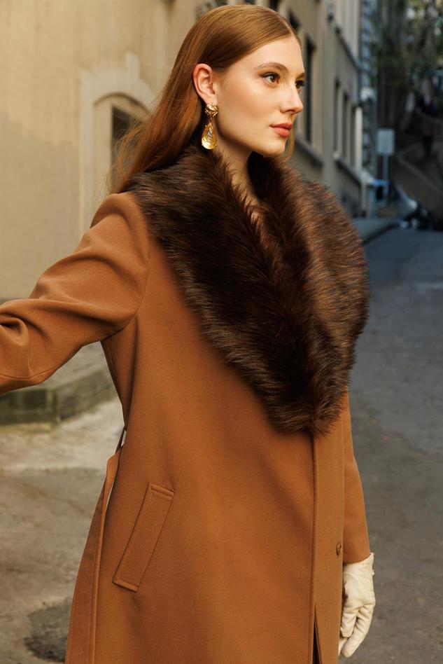 YAKASI KÜRKLÜ KAŞE KABAN TABA