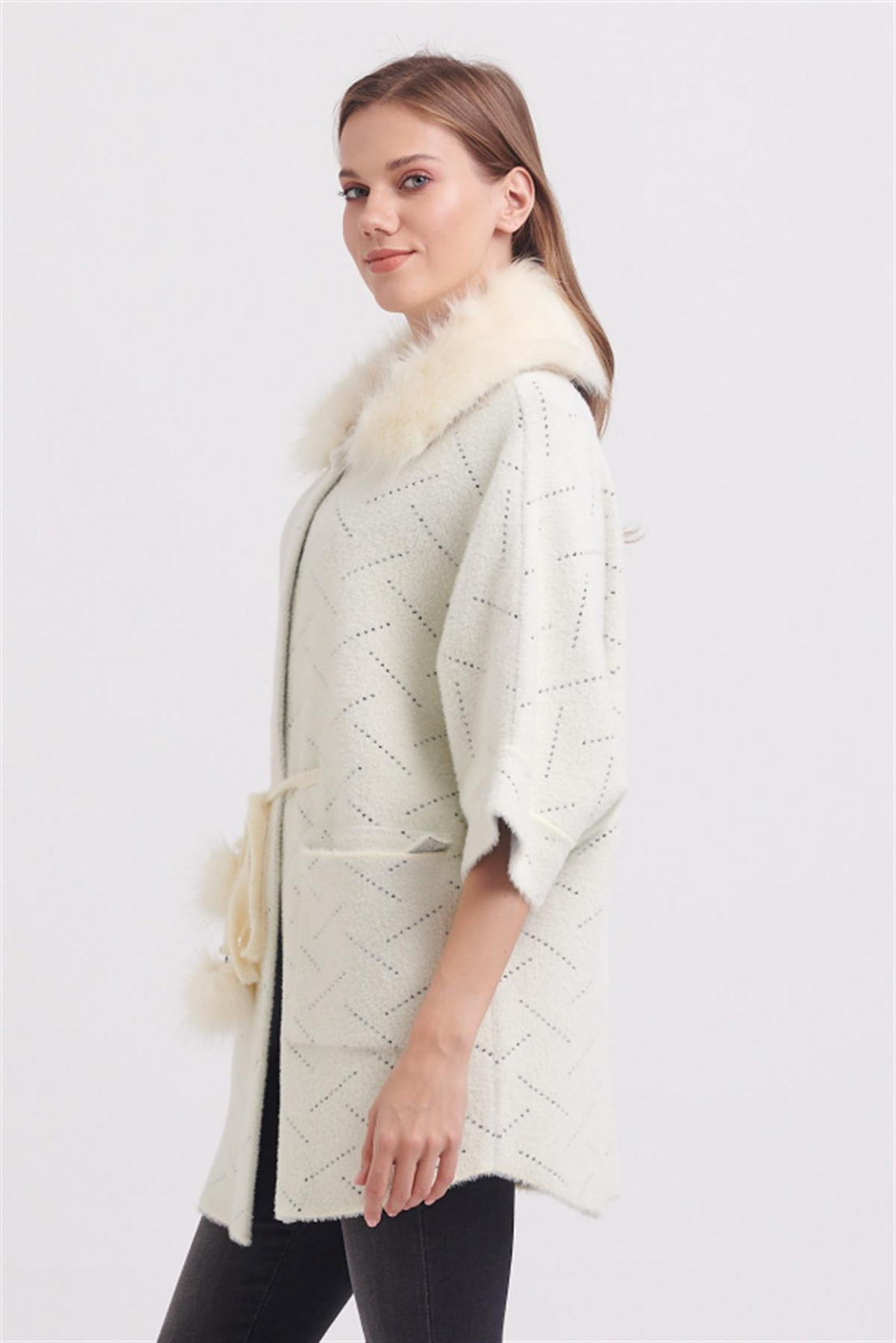 Yakası Tüylü Belinde İpli Krem Hırka 