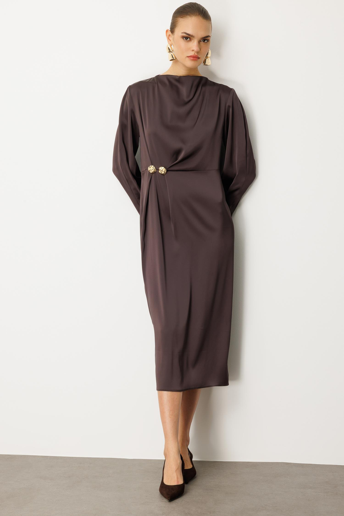  Drapeli Yüksek Yaka  Midi Elbise KAHVE