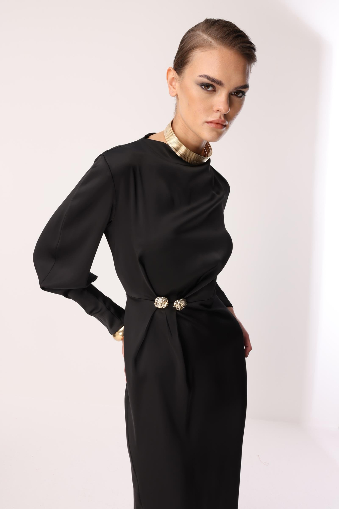  Drapeli Yüksek Yaka  Midi Elbise SİYAH