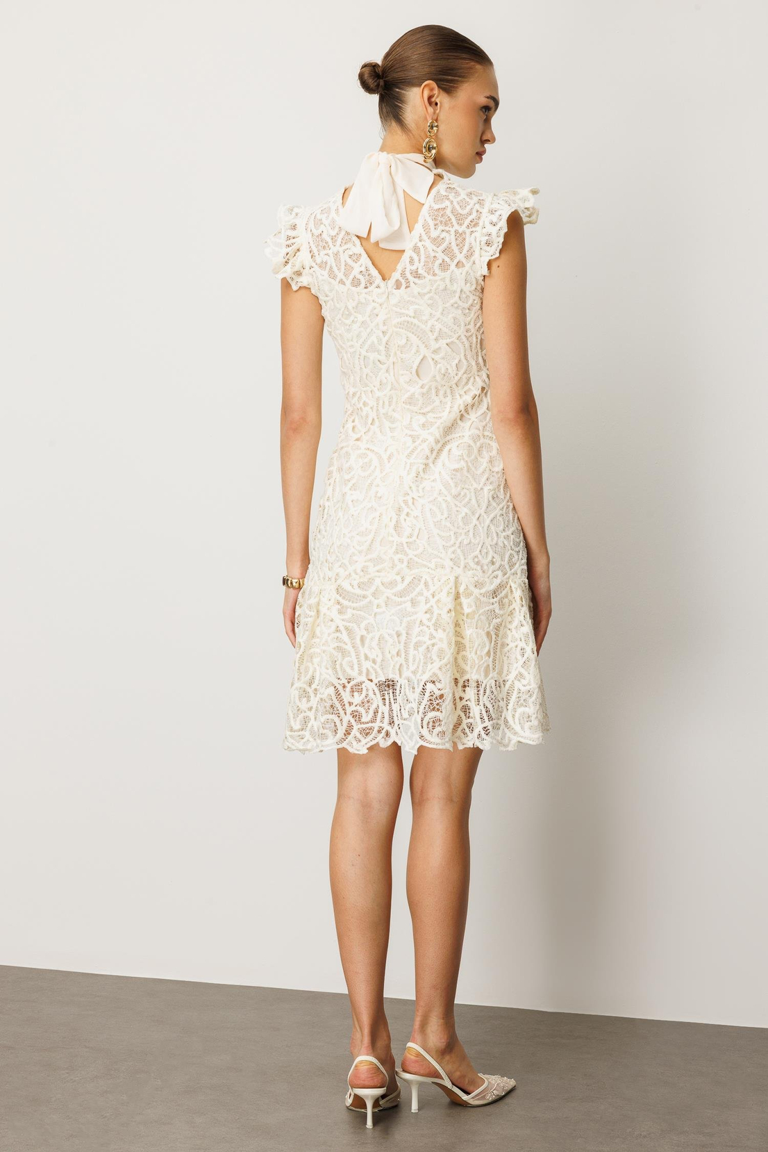 Arka Fular Detaylı Dantel Elbise EKRU
