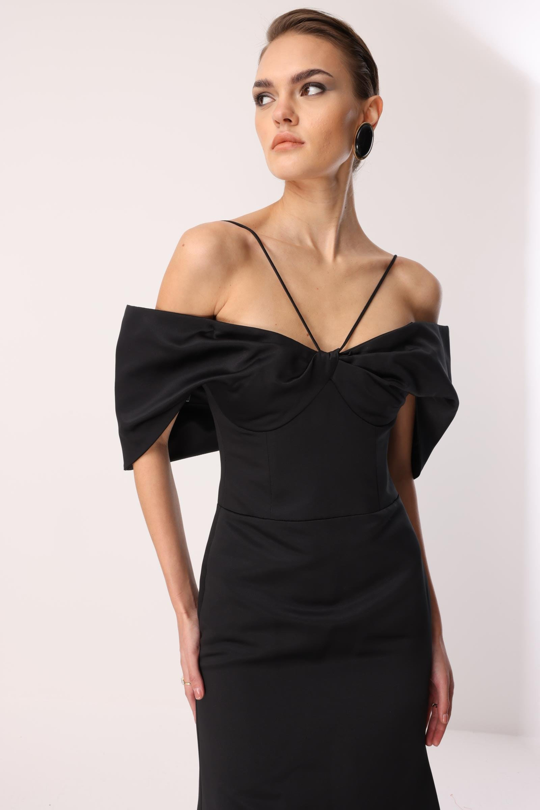 Balık Model Yaka Detaylı Maxi Abiye SİYAH