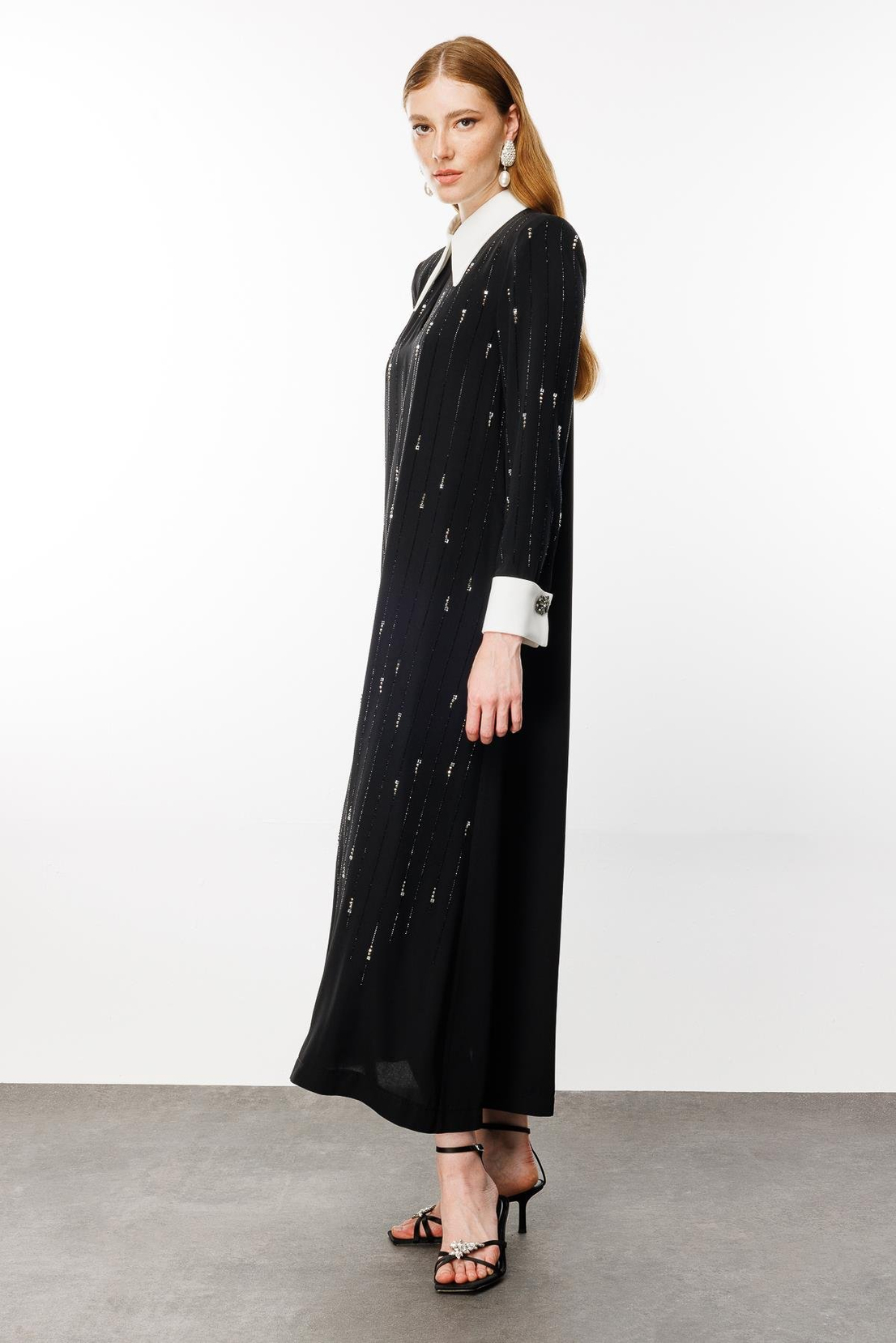 Beyaz Yaka Manşet Detay Taş Aksesuarlı Elbise SİYAH