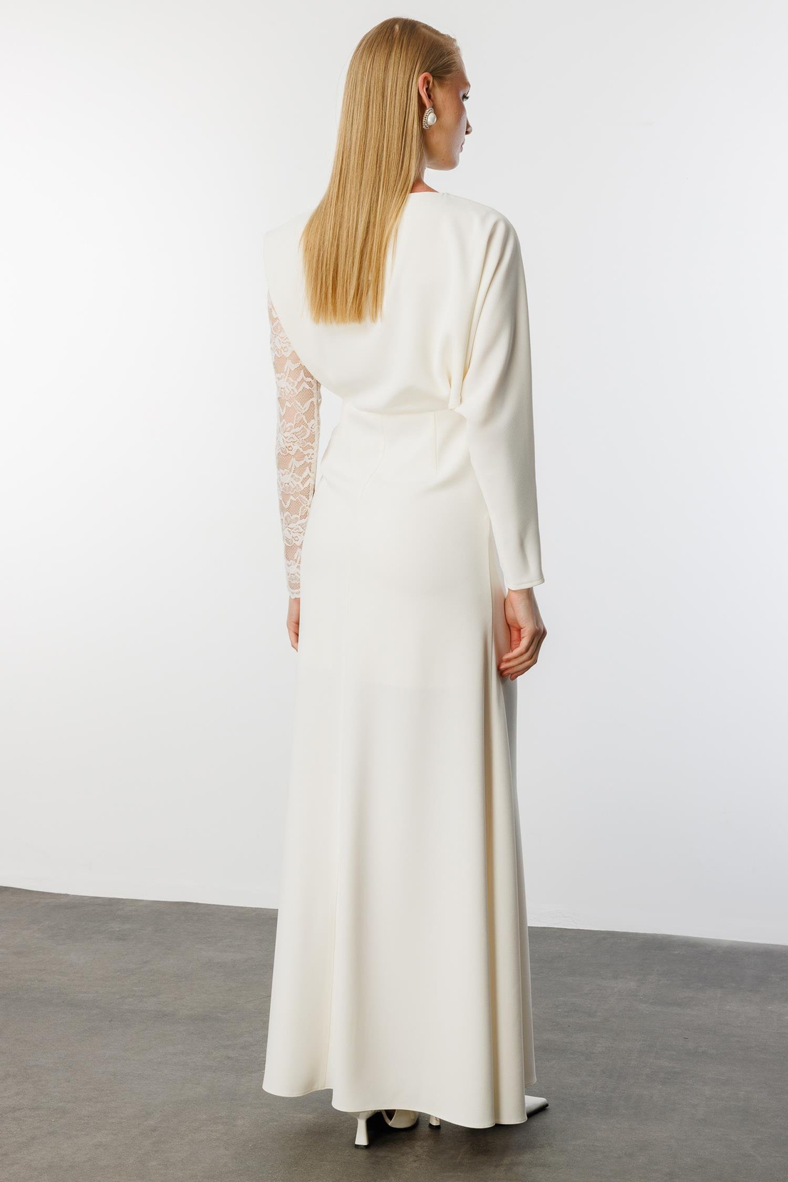 Dantel Kol Krep Yırtmaçlı Elbise EKRU