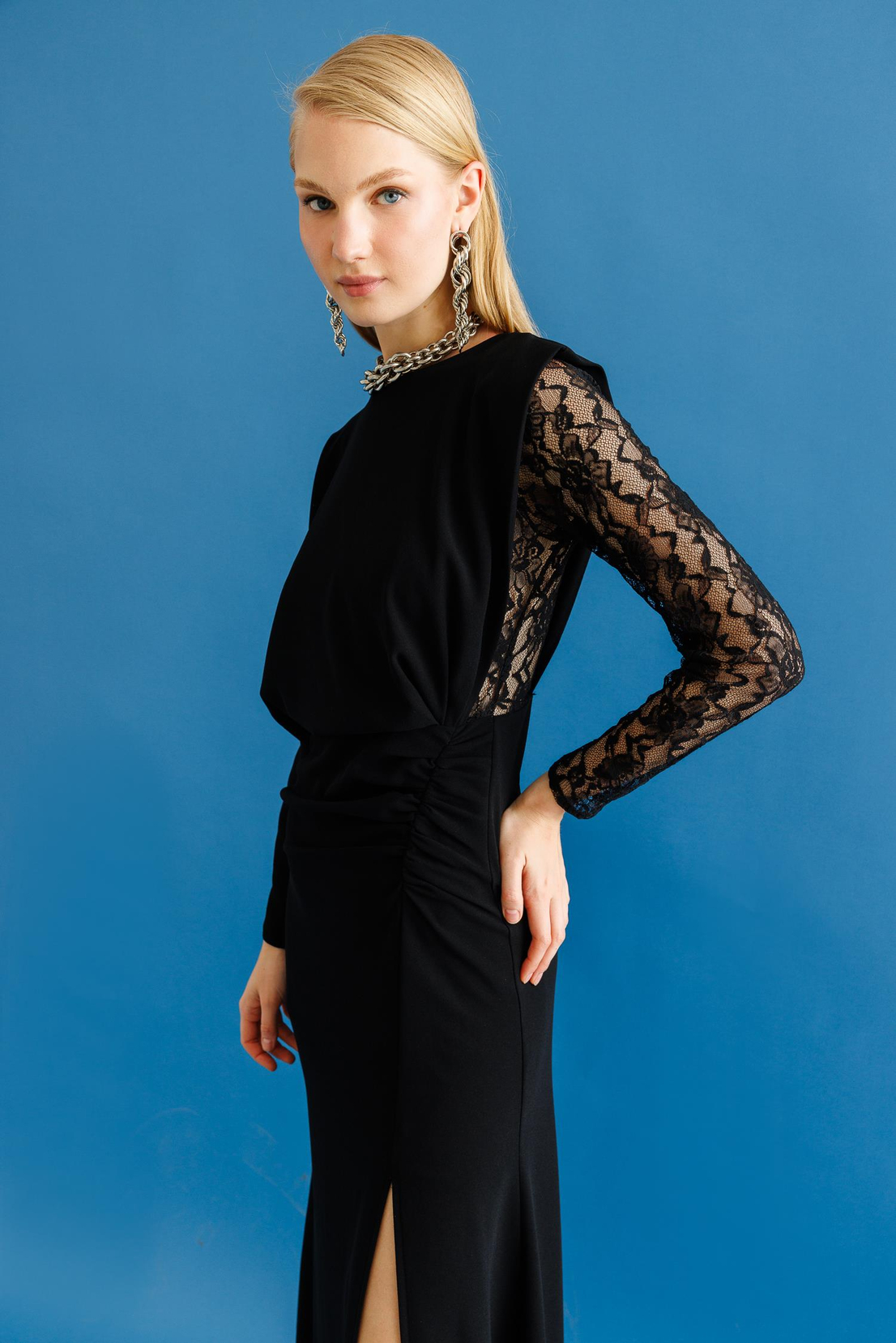 Dantel Kol Krep Yırtmaçlı Elbise SİYAH