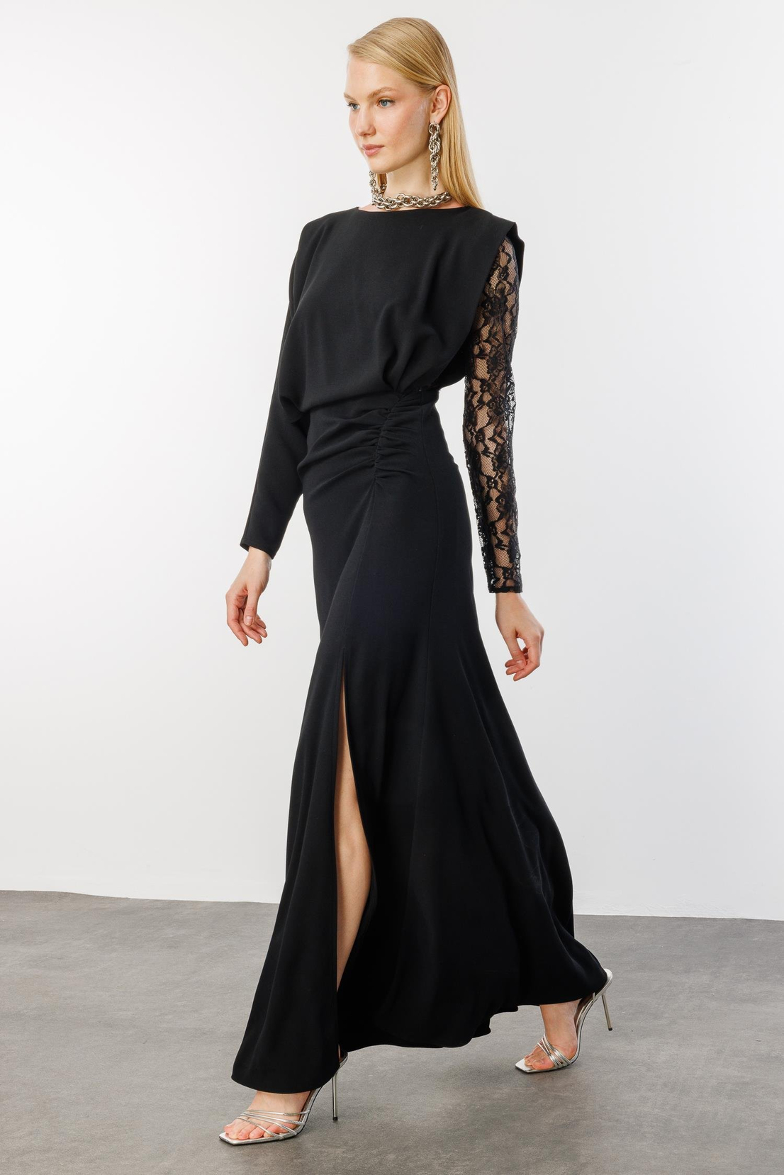 Dantel Kol Krep Yırtmaçlı Elbise SİYAH