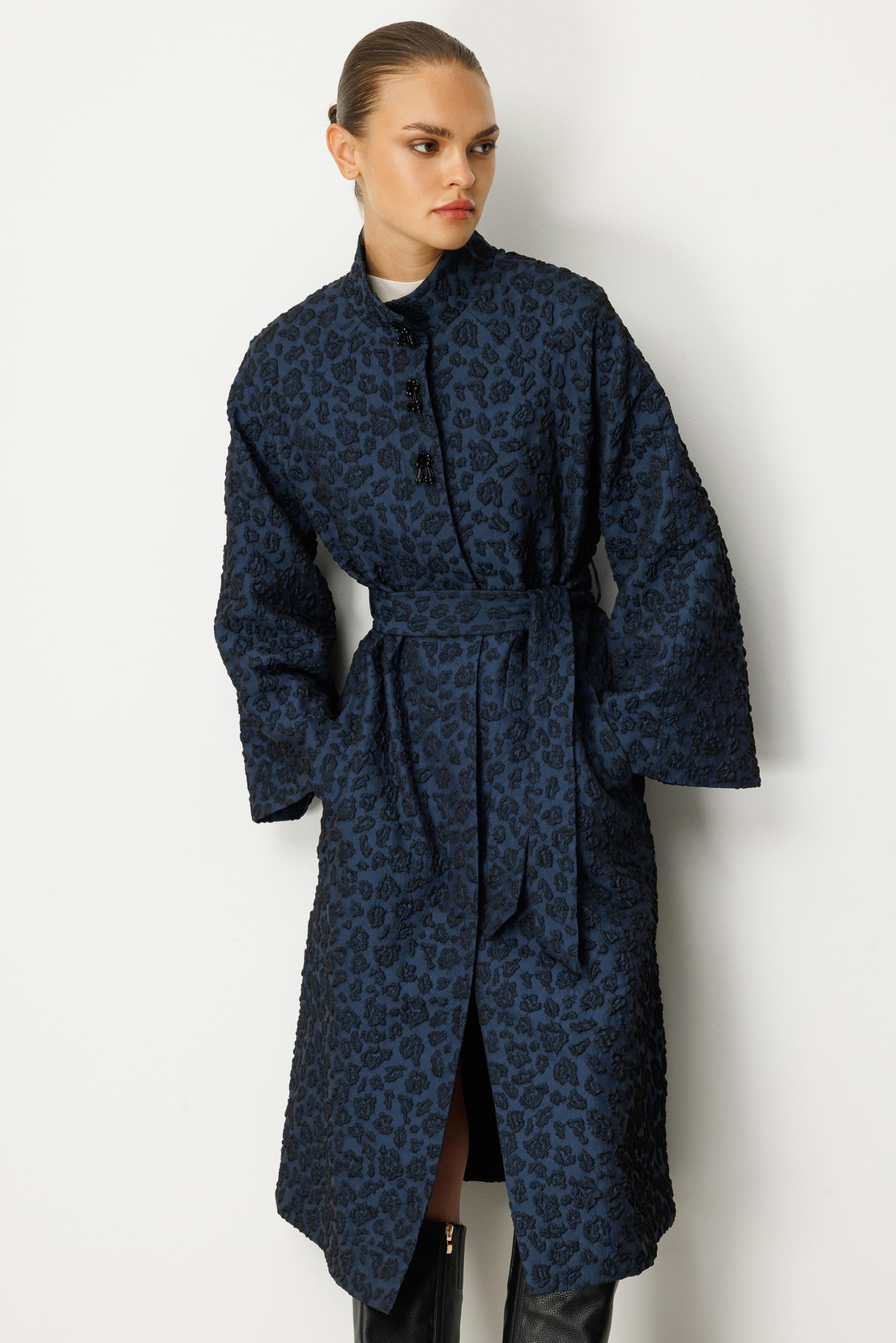 Dik Yaka Dokulu Kumaş Kap LACİVERT