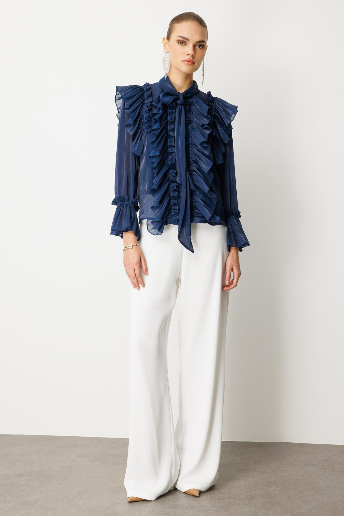 Fular Detaylı Organze Bluz LACİVERT