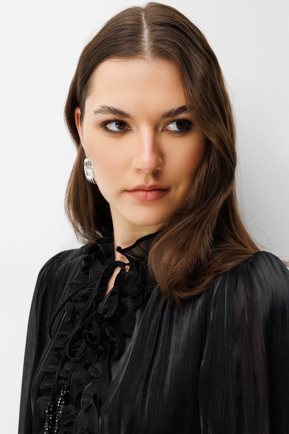 İnci Kemer Detaylı Volan Yaka Kat Etek Jakar Elbise SİYAH