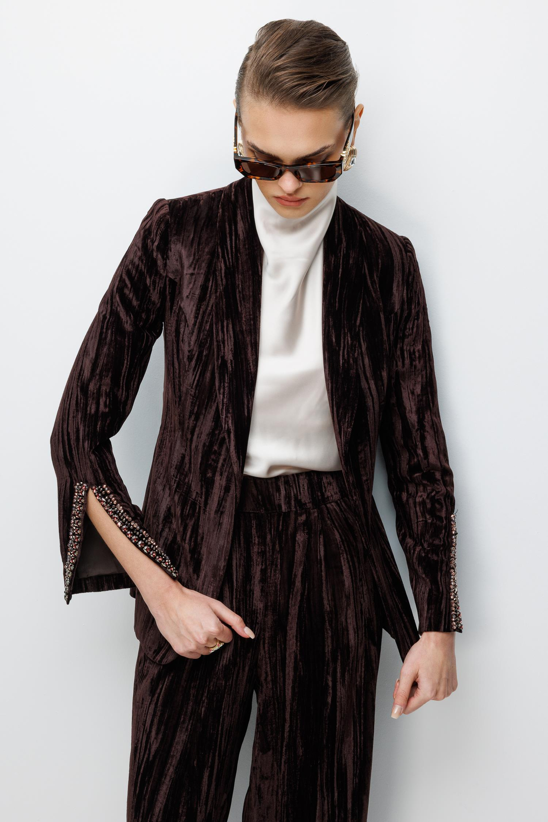 İşleme Detaylı Kadife Ceket KAHVE