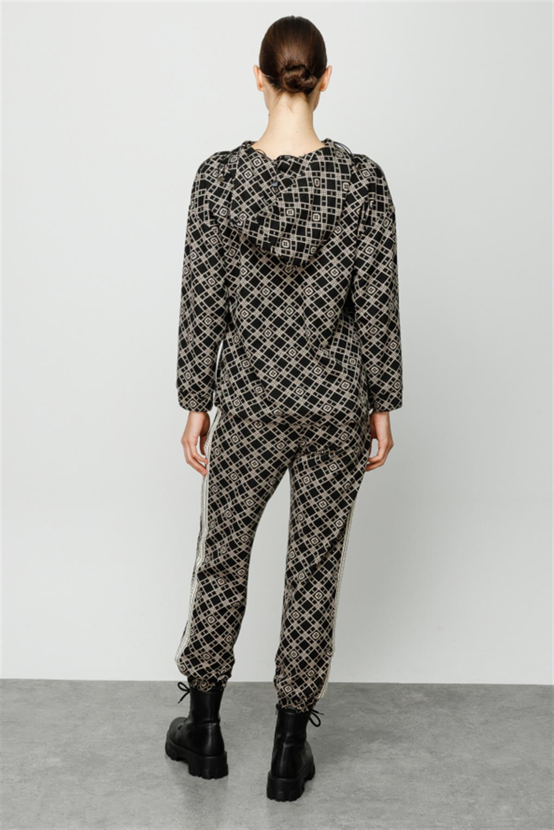 Kapüşonlu Desenli Eşofman Üstü