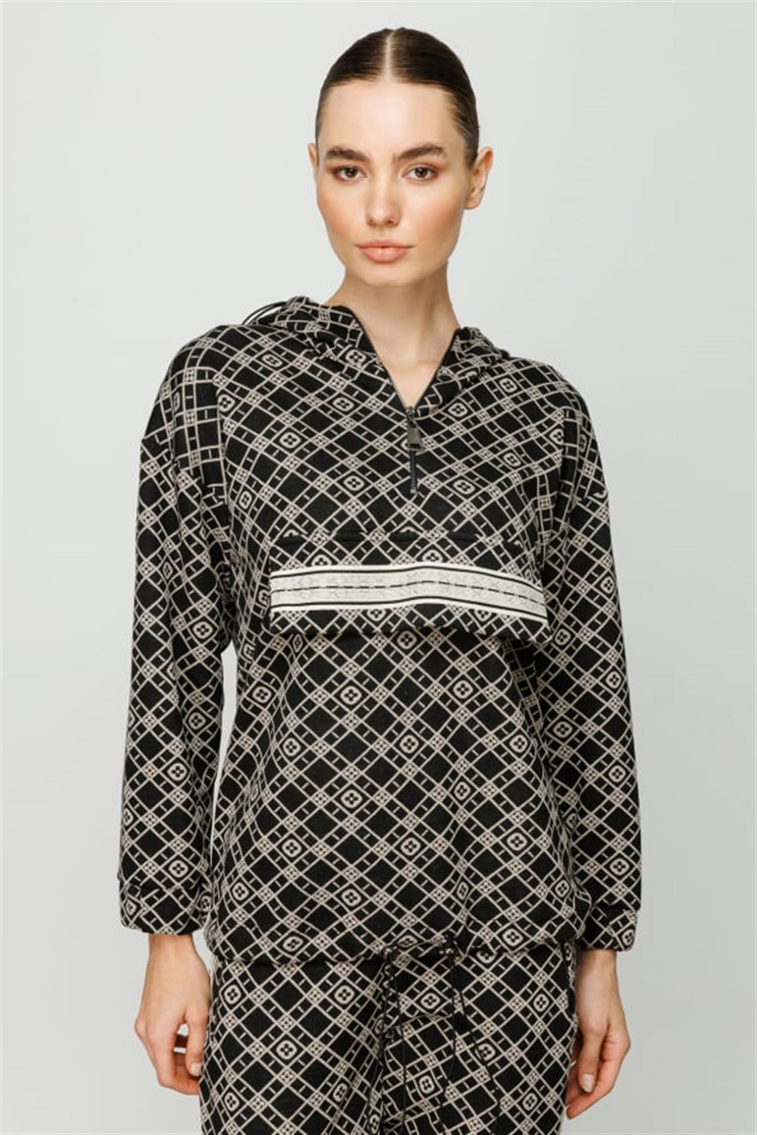 Kapüşonlu Desenli Eşofman Üstü