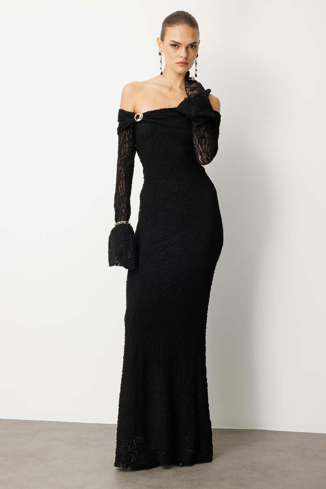 Kayık Yaka Dantel Elbise SİYAH