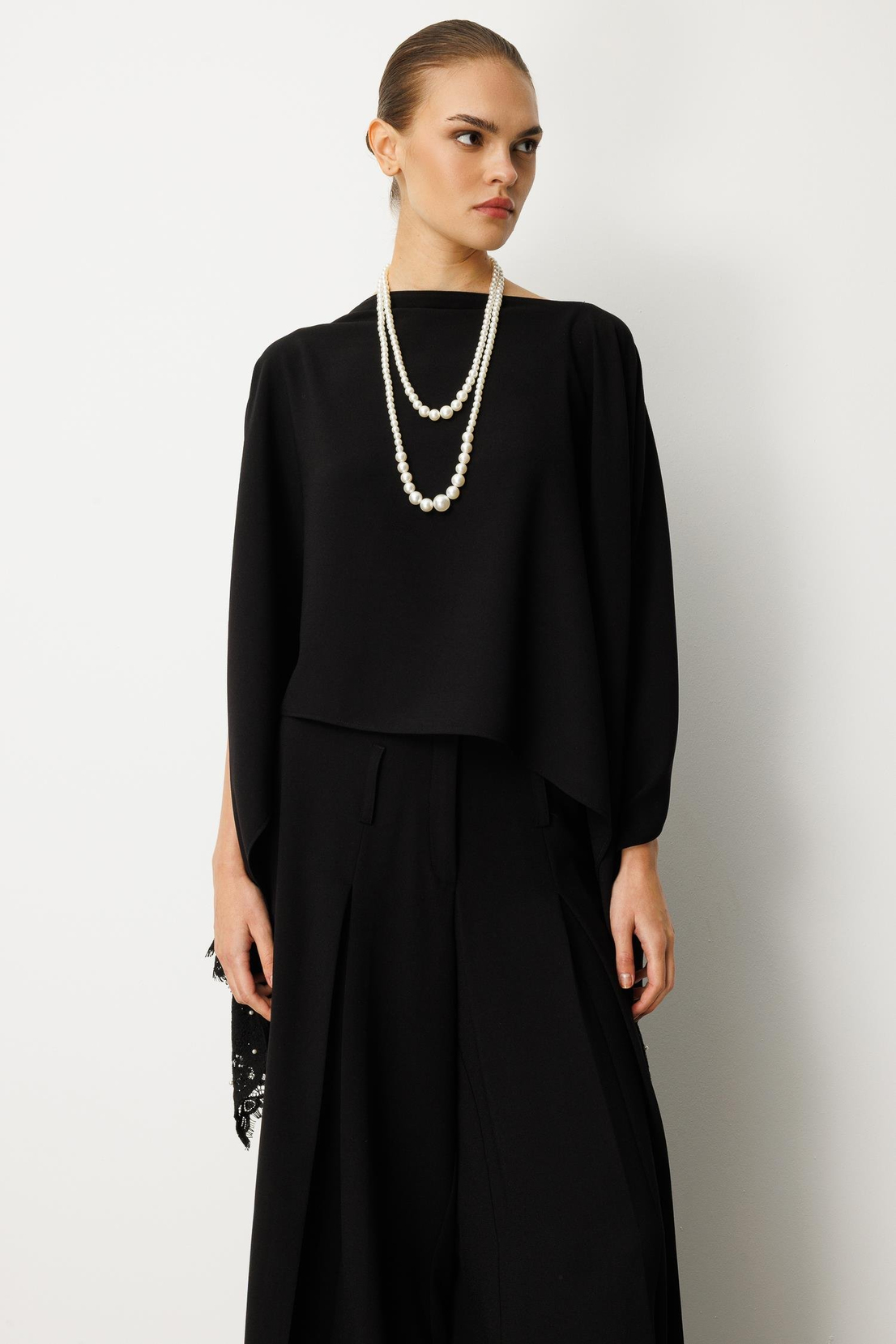 Kenarı Dantelli Pelerin Bluz SİYAH