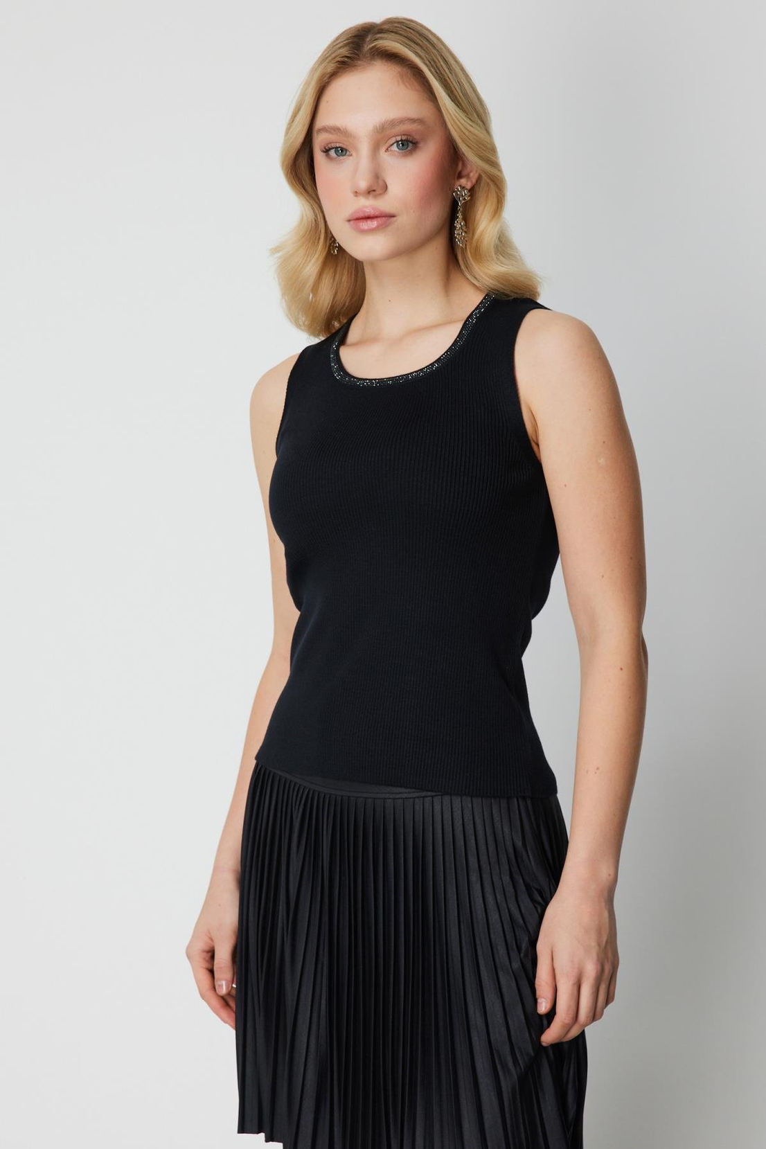 Kolsuz Yakası Taşlı Kazak SİYAH