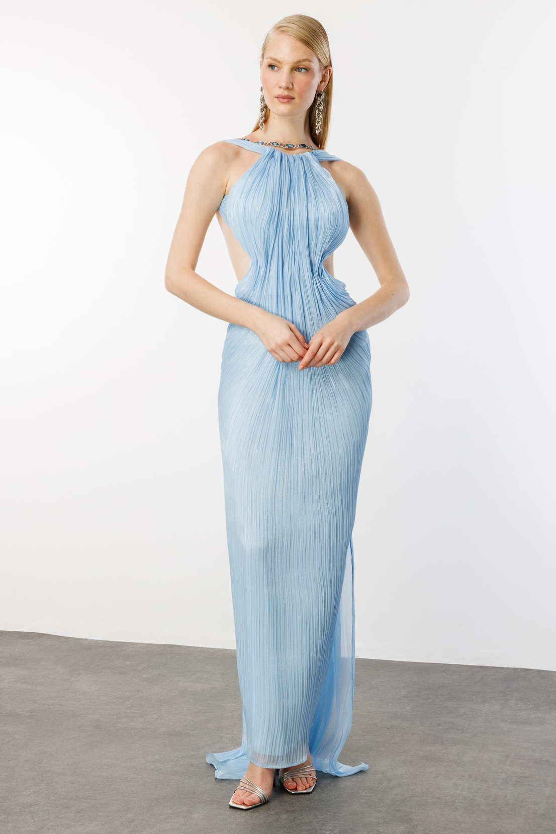 Komple Boydan Piliseli Sırtı Açık Uzun Elbise MAVİ