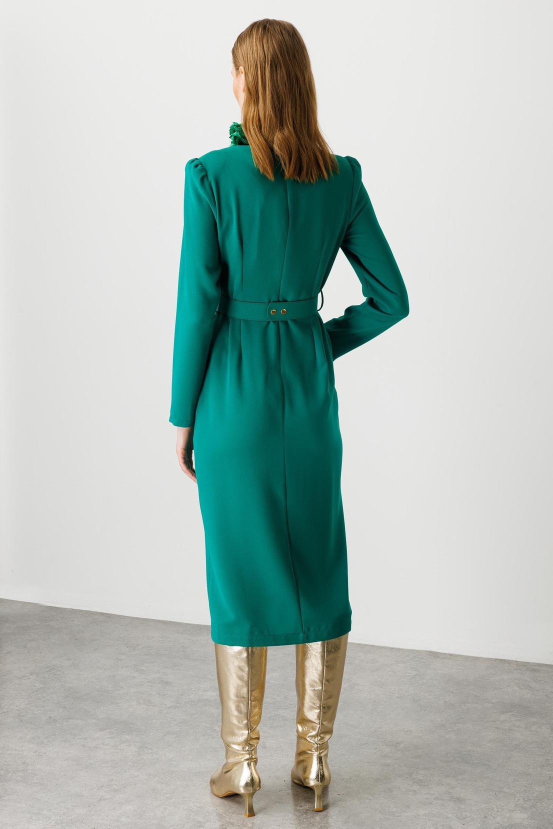 KRUVAZE KEMERLİ MİDİ BOY ELBİSE ZÜMRÜT