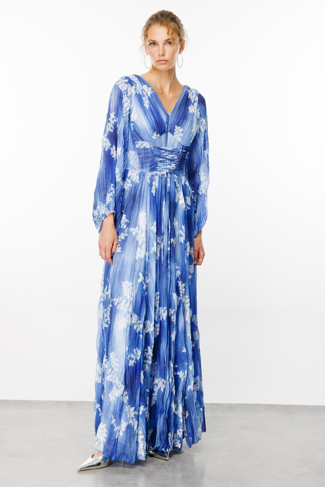 Nefeli Çiçek Nakışlı Pilise Elbise Mavi