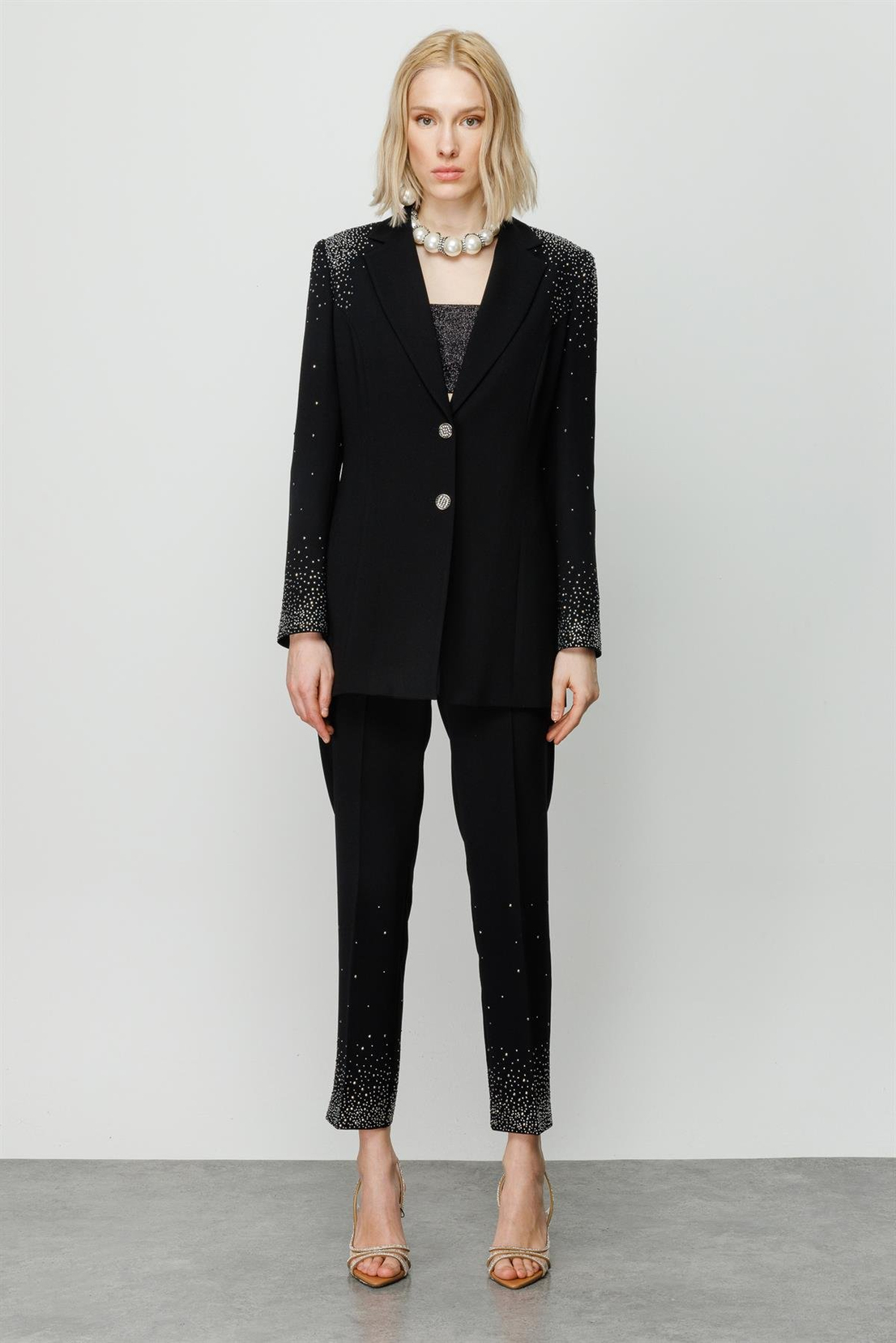 Nefeli Taş Detaylı Siyah Takım