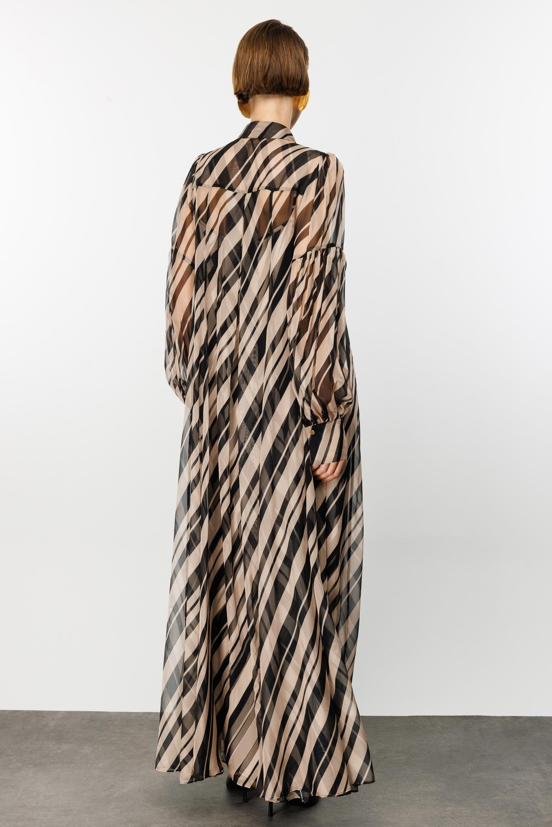 Nefeli Yaka Taş Detaylı Zebra Çizgili Maxi Boy Elbise 