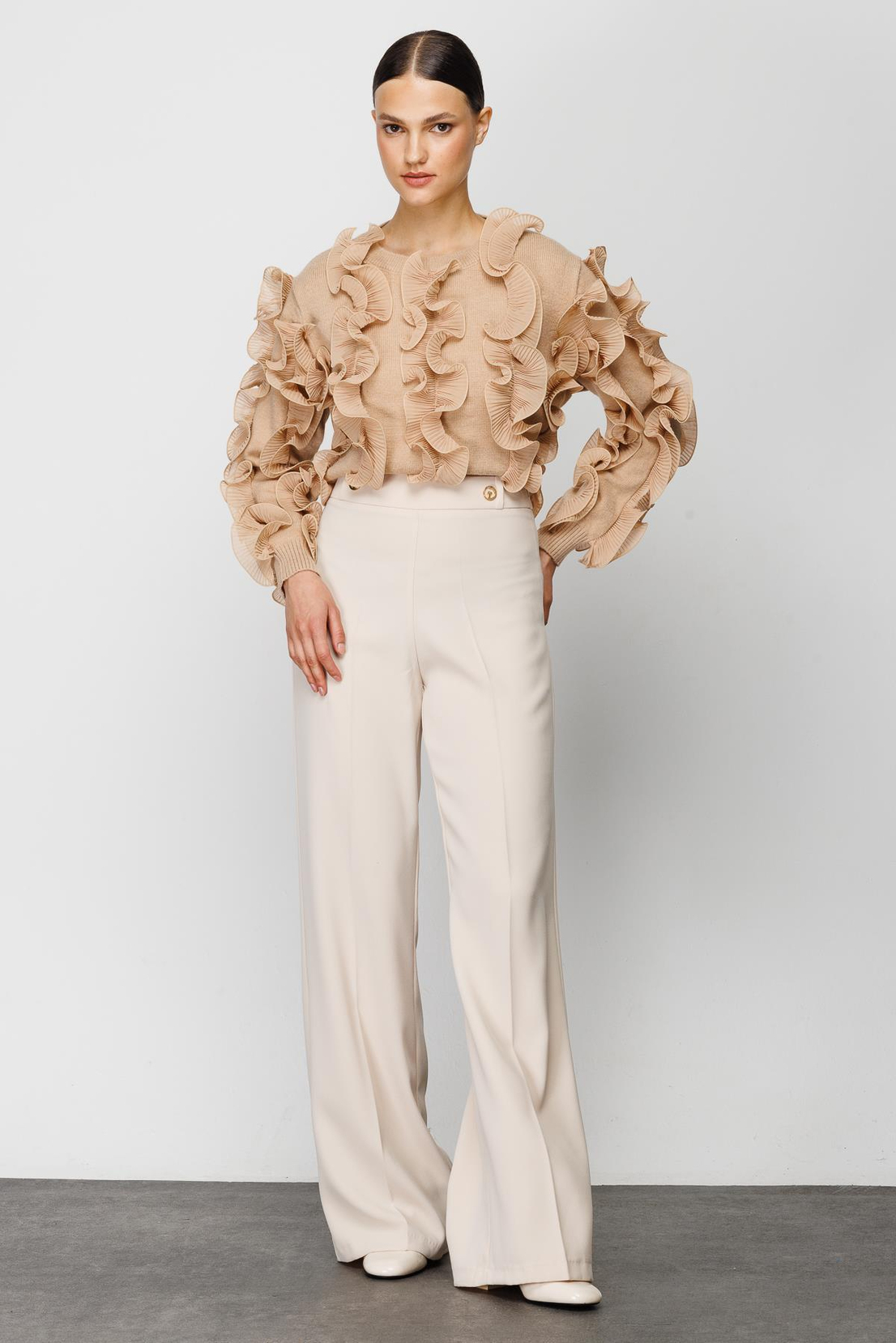 pantolon-bej-6ebaa8.jpg