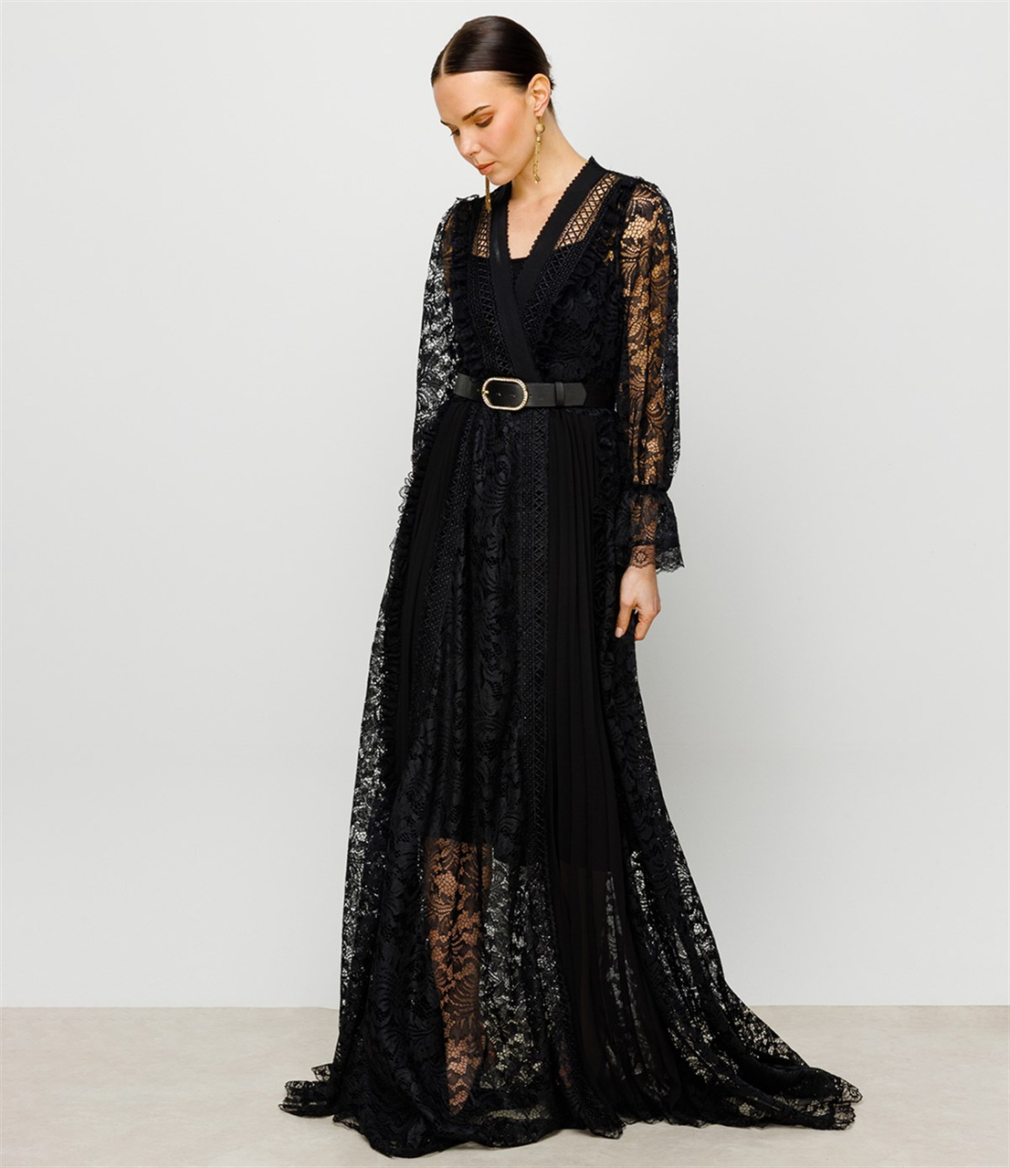 Pelerinli Dantel Detay Elbise 