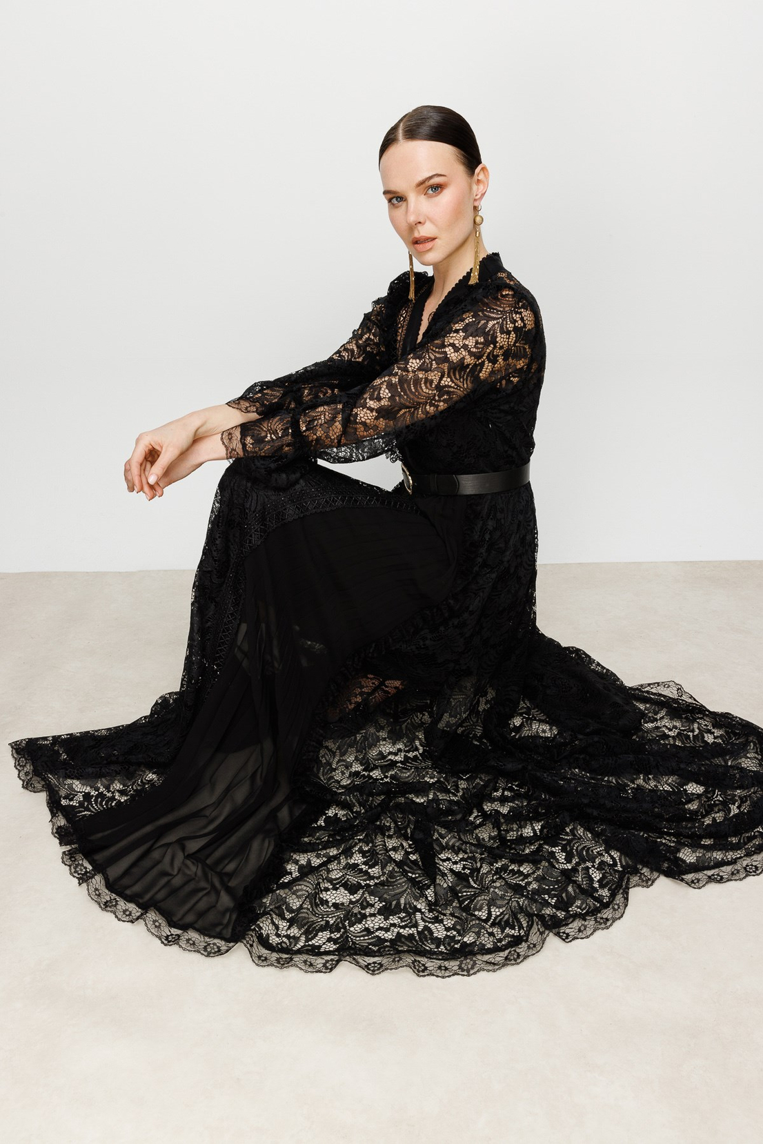 Pelerinli Dantel Detay Elbise 