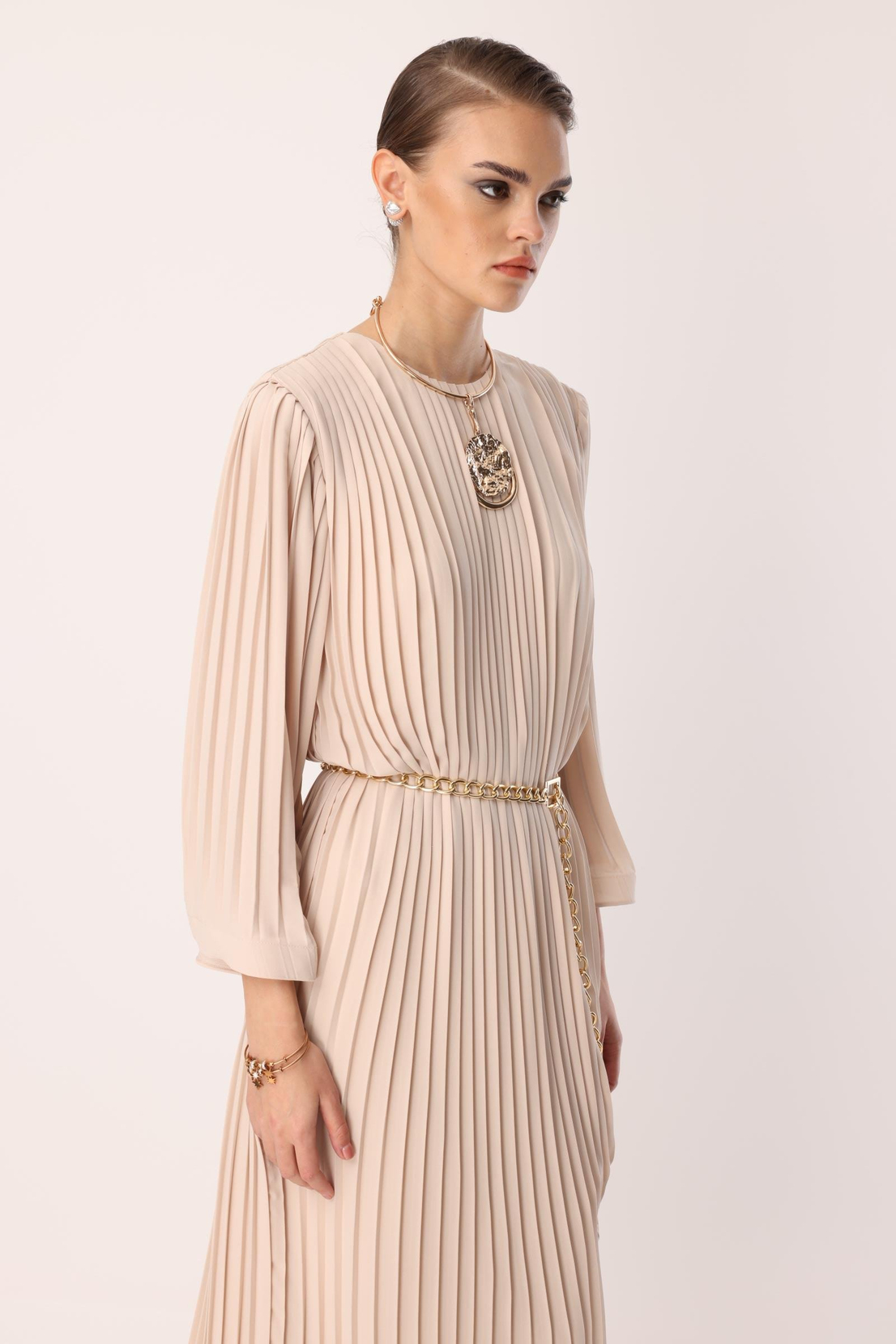 Piliseli Grenli Zincir Kemerli Elbise BEJ