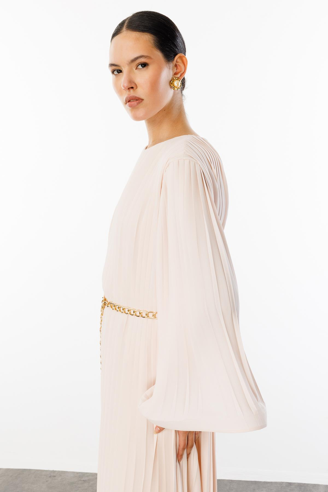 Piliseli Grenli Zincir Kemerli Elbise BEJ