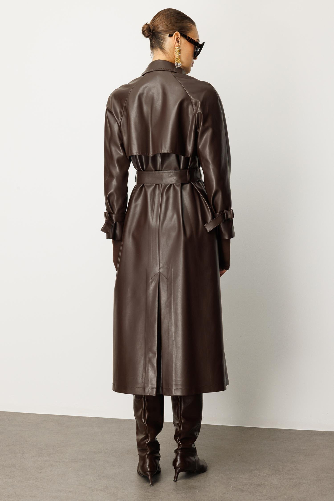 Reglan Kol Pelerin ve Punto Dikiş Detaylı Deri Trençkot KAHVE