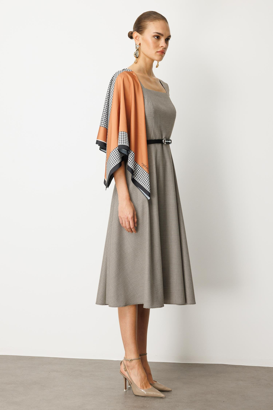 Şal Detaylı Kazayağı Elbise SİYAH