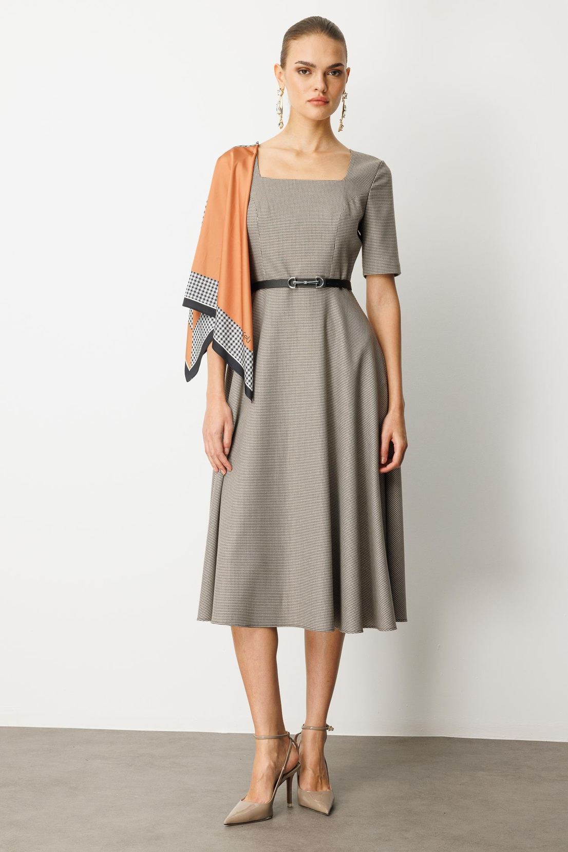 Şal Detaylı Kazayağı Elbise SİYAH