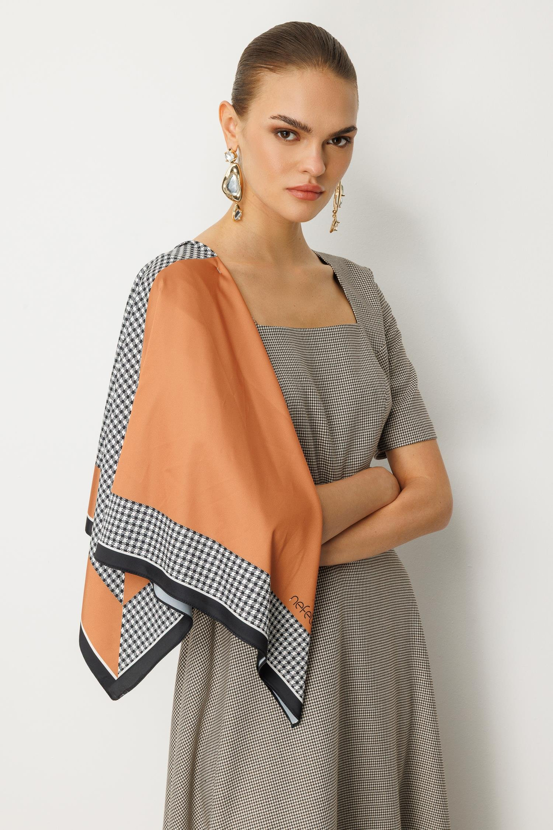 Şal Detaylı Kazayağı Elbise SİYAH