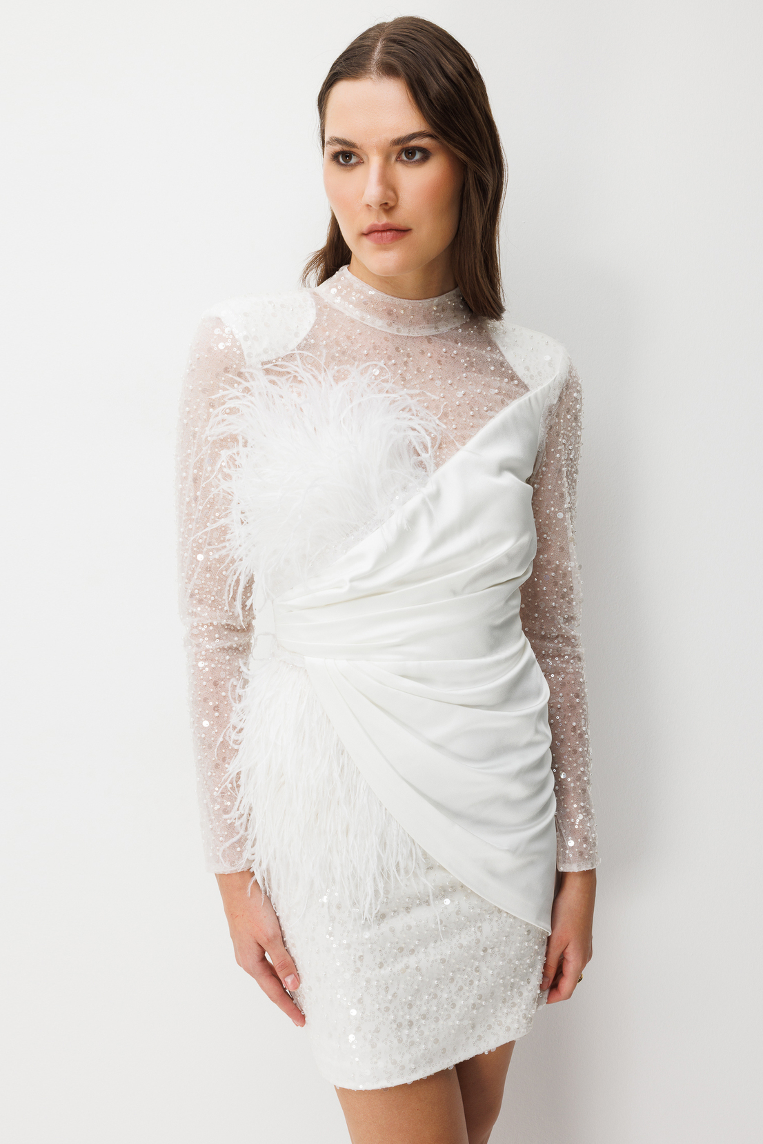 Sırt Dekolteli Tüy Aksesuarlı Mini Elbise EKRU