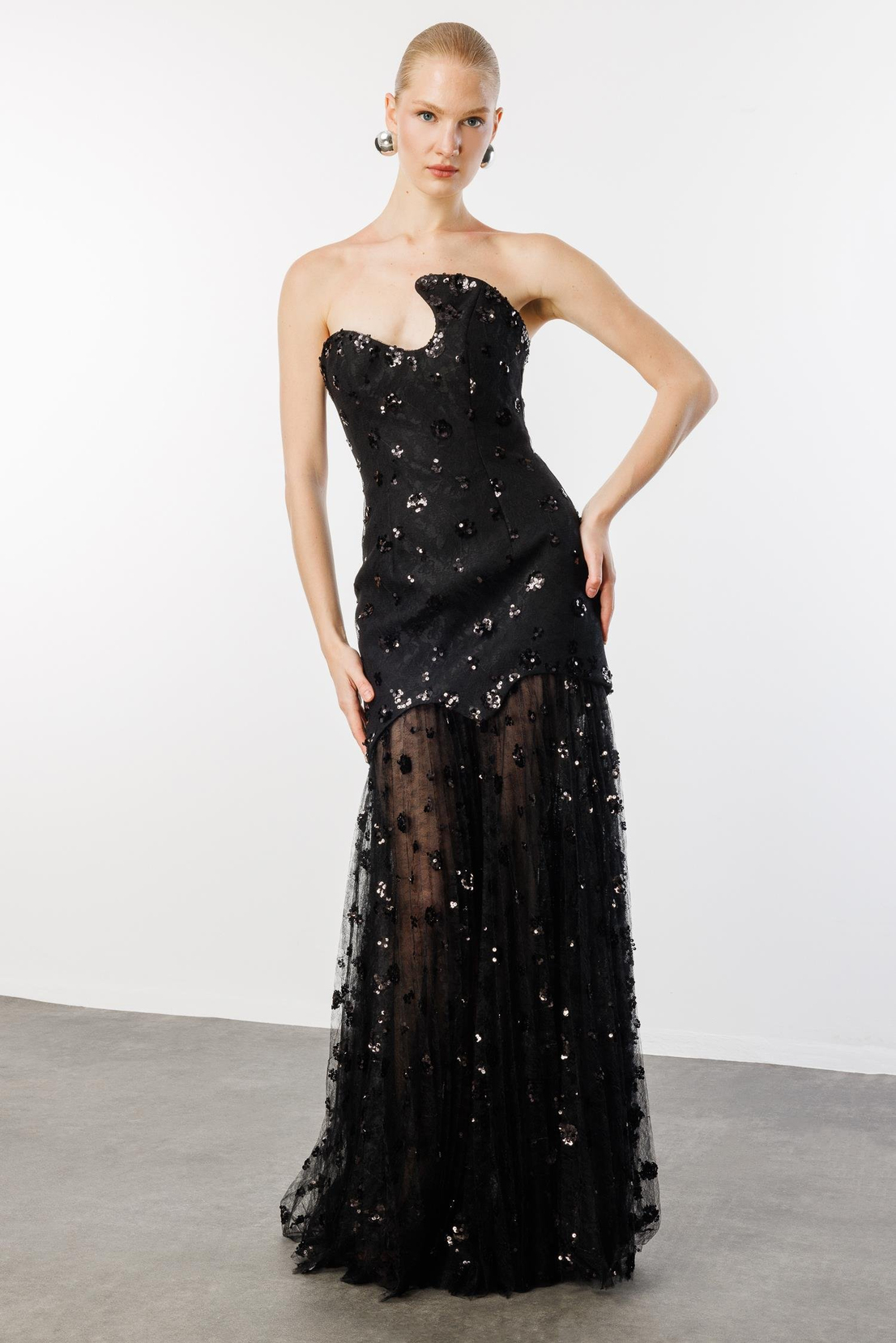 Straplez Yaka Payet İşlemeli Maxi Boy Abiye SİYAH