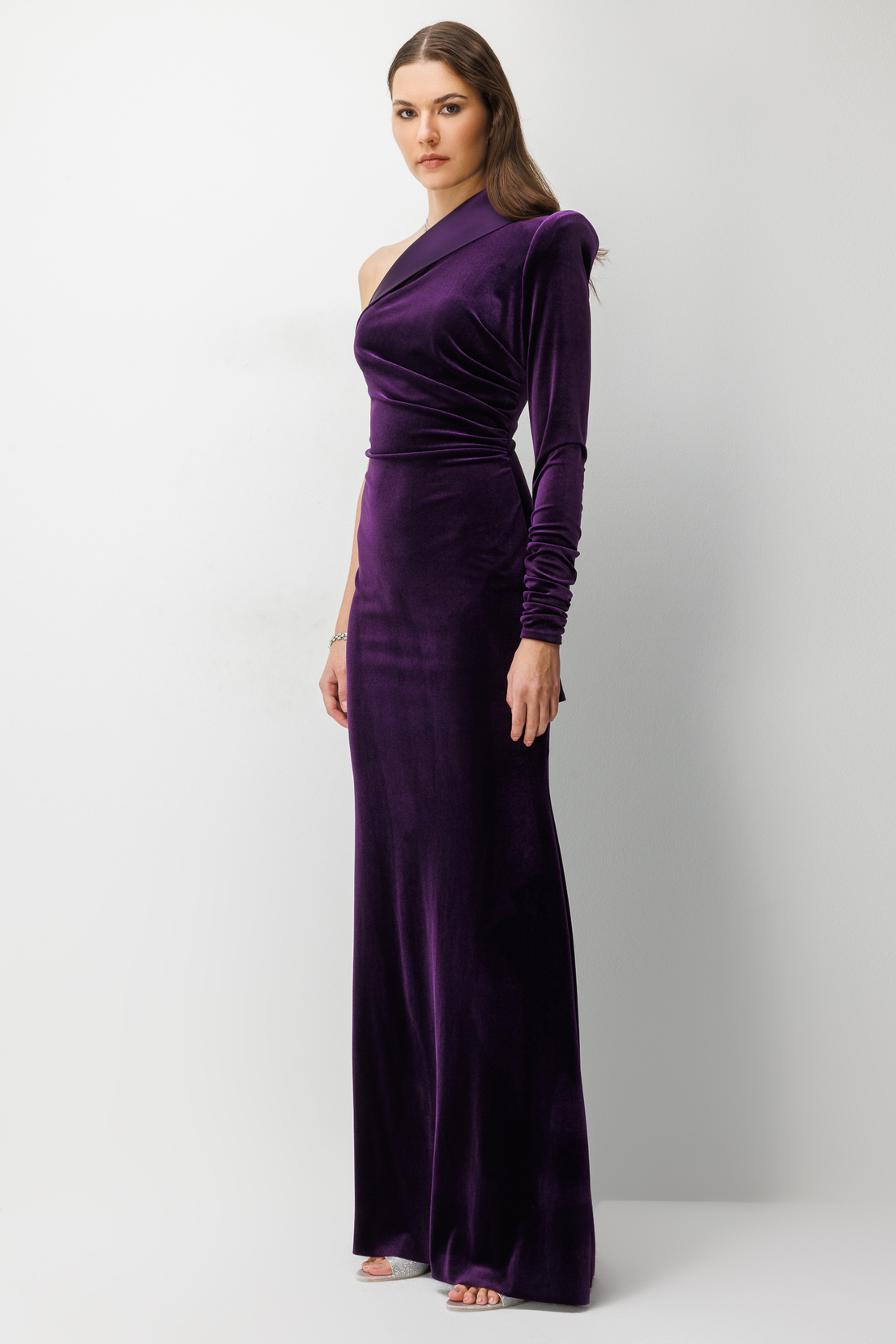 Tek Omuz Asimetrik Detaylı Kadife Maxı  MOR