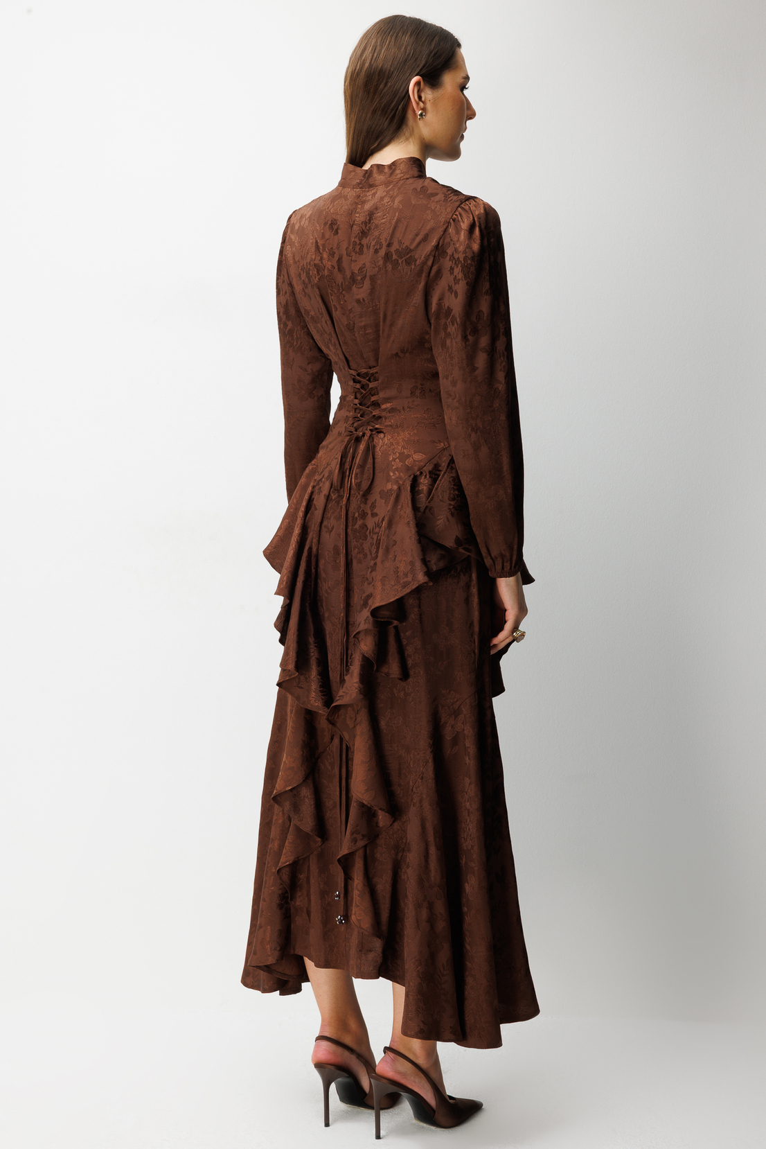 V Yaka Detaylı Volanlı Jakar Elbise KAHVE