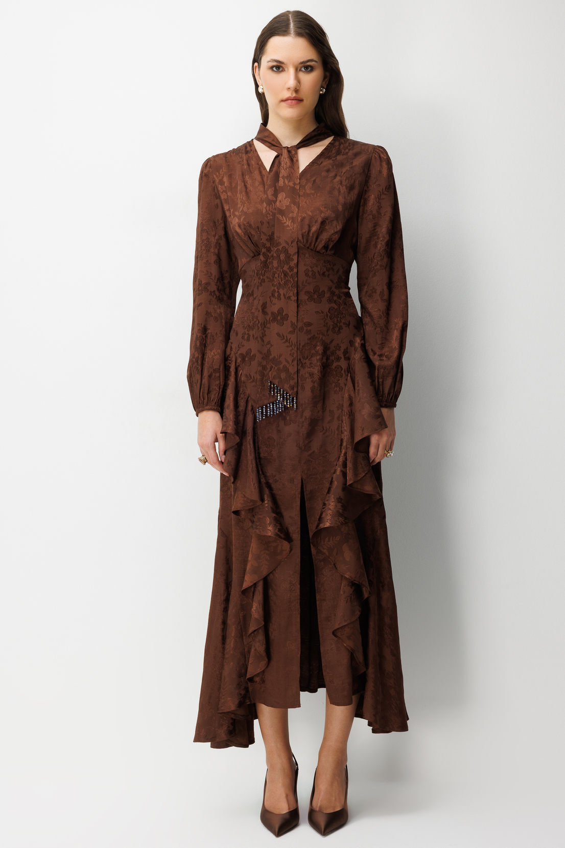 V Yaka Detaylı Volanlı Jakar Elbise KAHVE