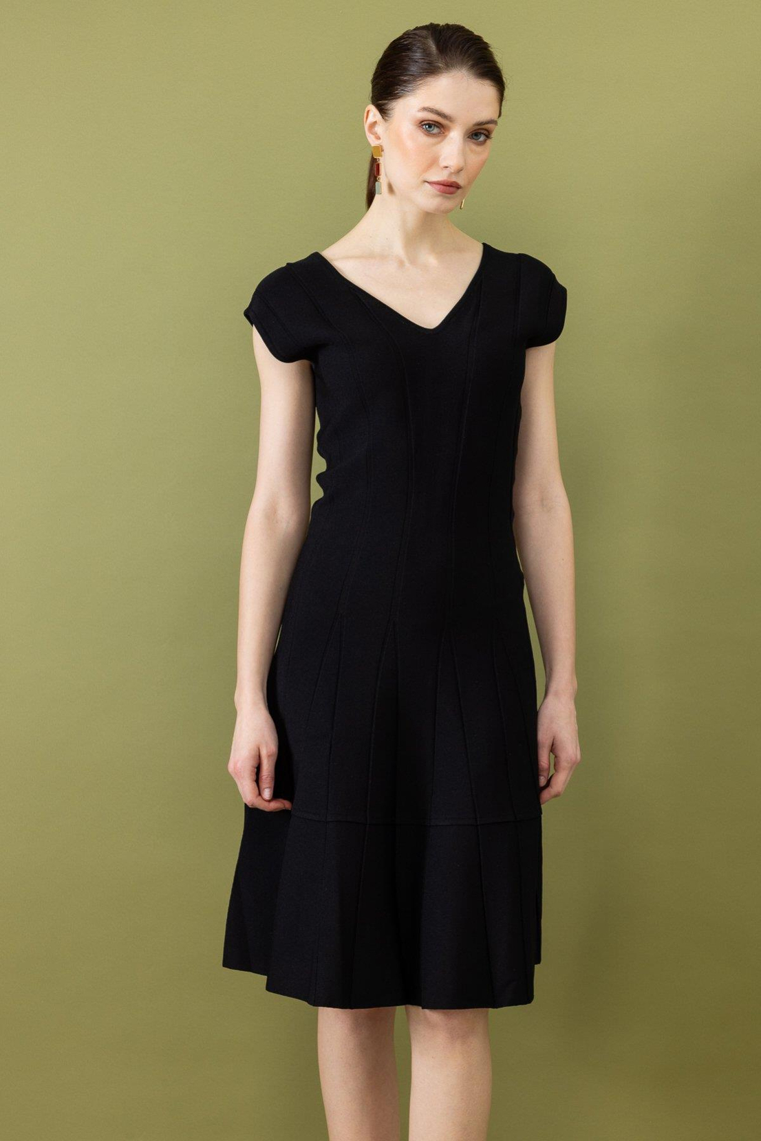 V Yaka Kendinden Çizgili Elbise SİYAH