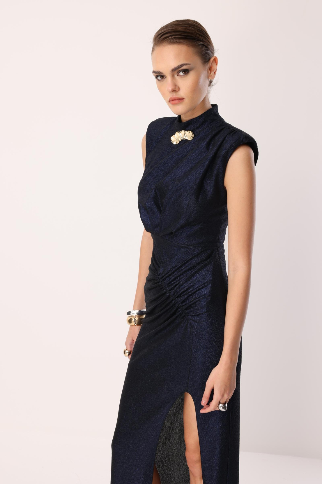 Yaka Aksesuar Detaylı Kolsuz Abiye LACİVERT