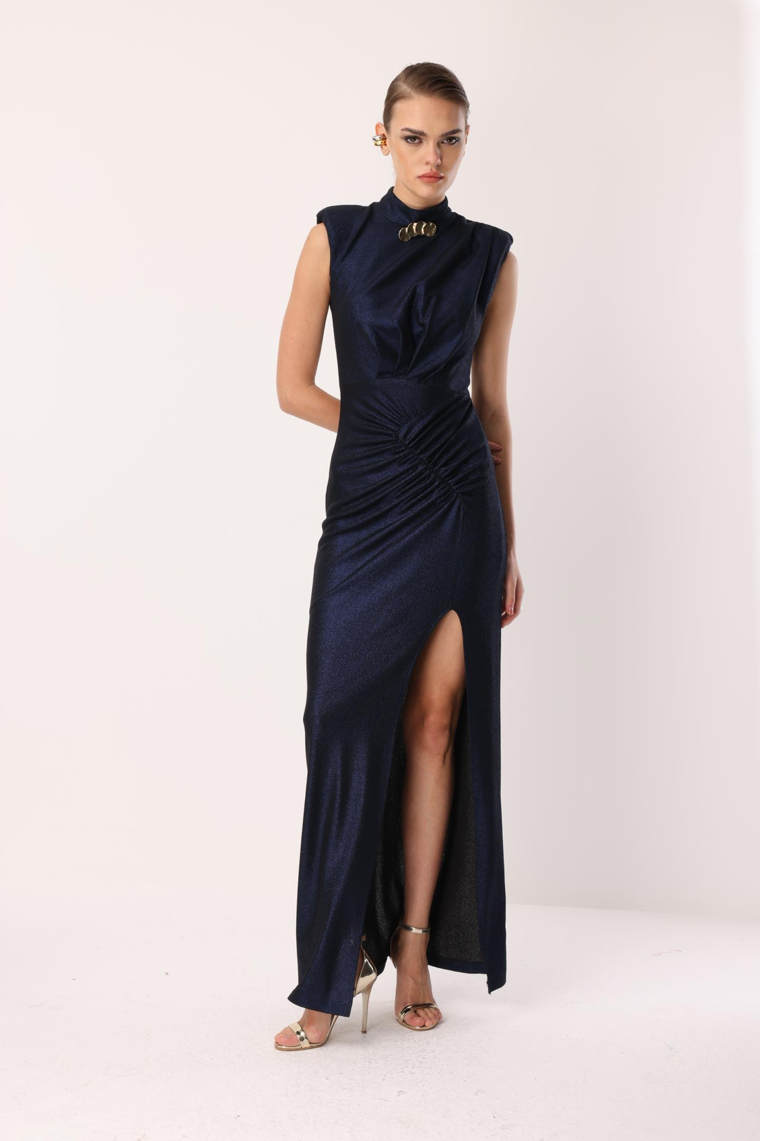 Yaka Aksesuar Detaylı Kolsuz Abiye LACİVERT